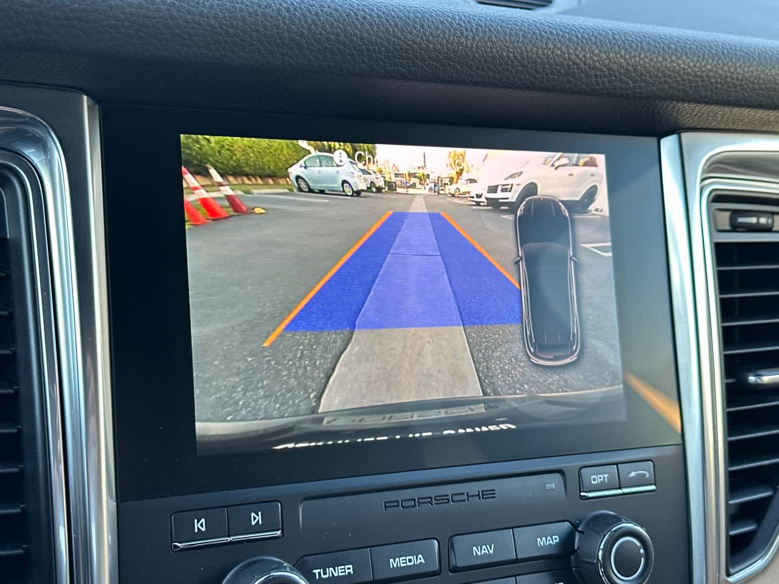 Thumbnail: 2018 Porsche Macan - 23