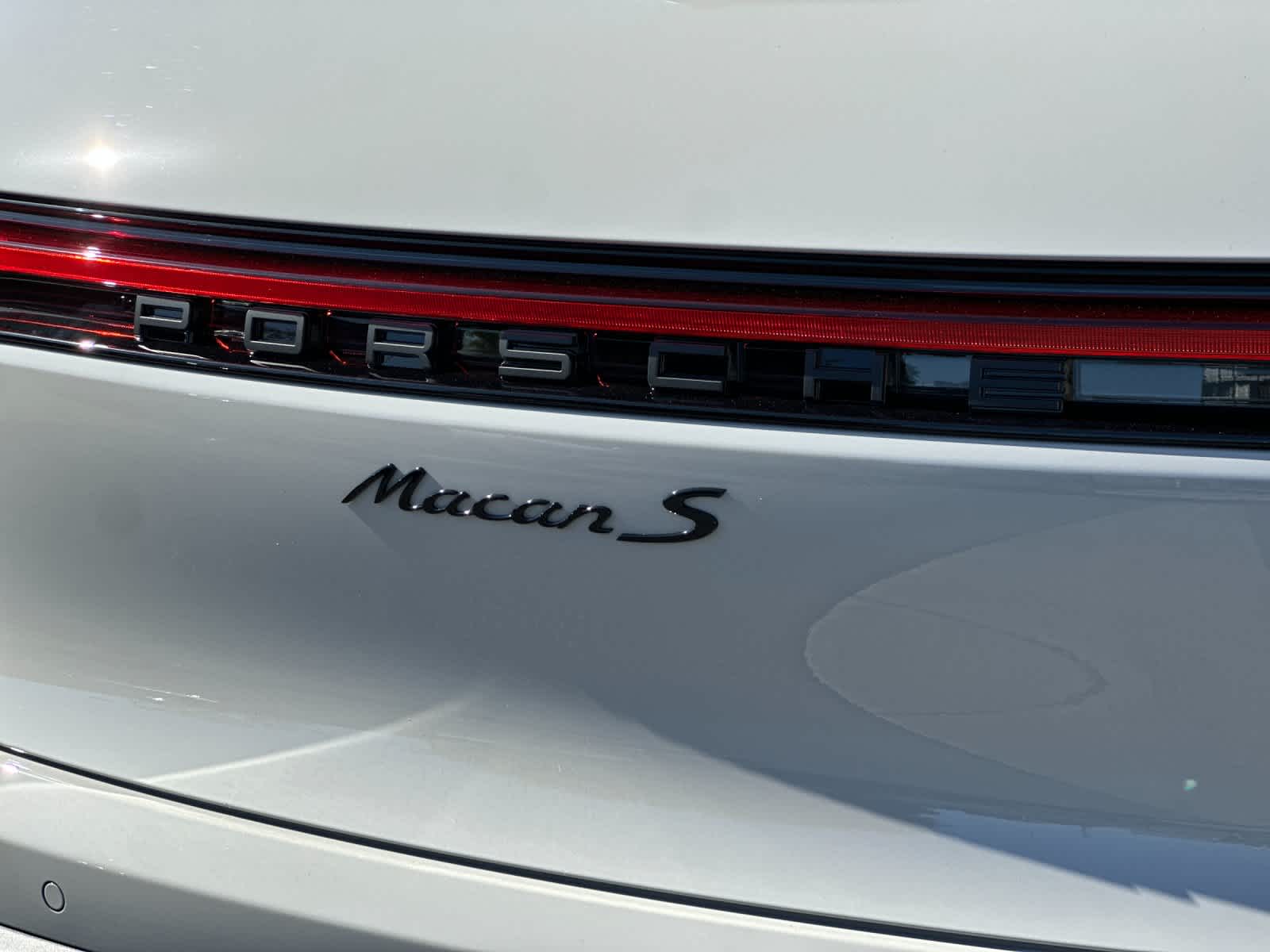 Thumbnail: 2026 Porsche Macan - 32