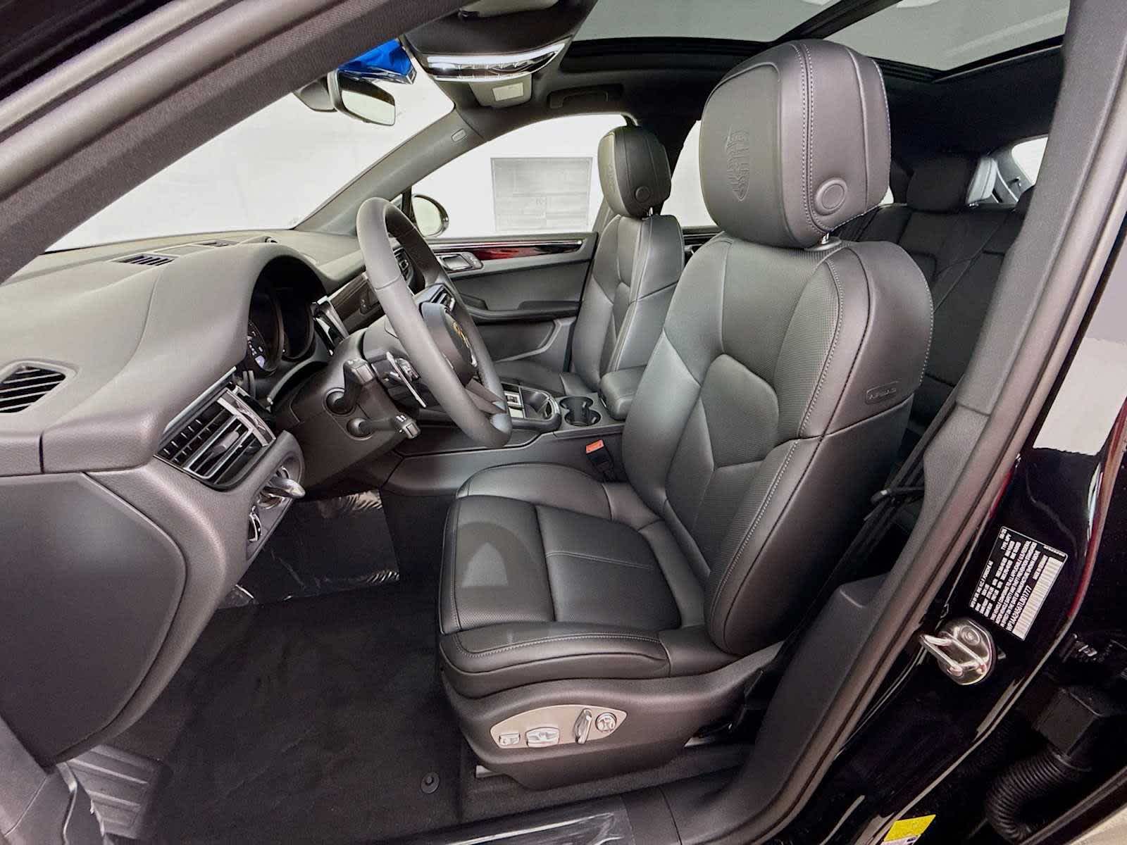 Thumbnail: 2026 Porsche Macan - 5