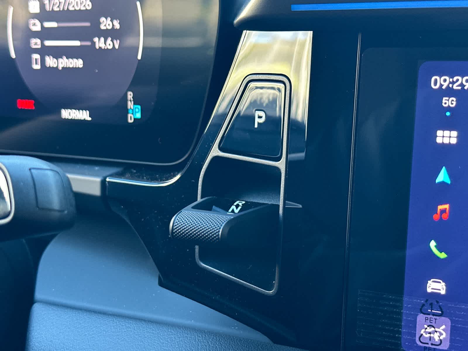 Thumbnail: 2025 Porsche Macan - 25