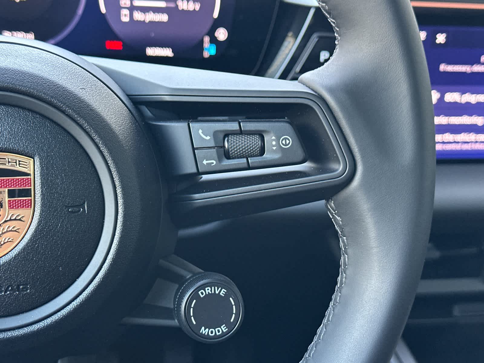 Thumbnail: 2025 Porsche Macan - 29