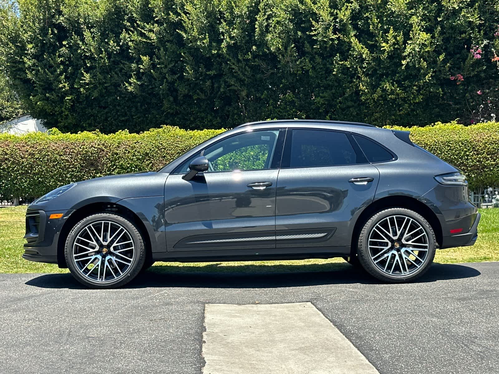 Thumbnail: 2026 Porsche Macan - 2