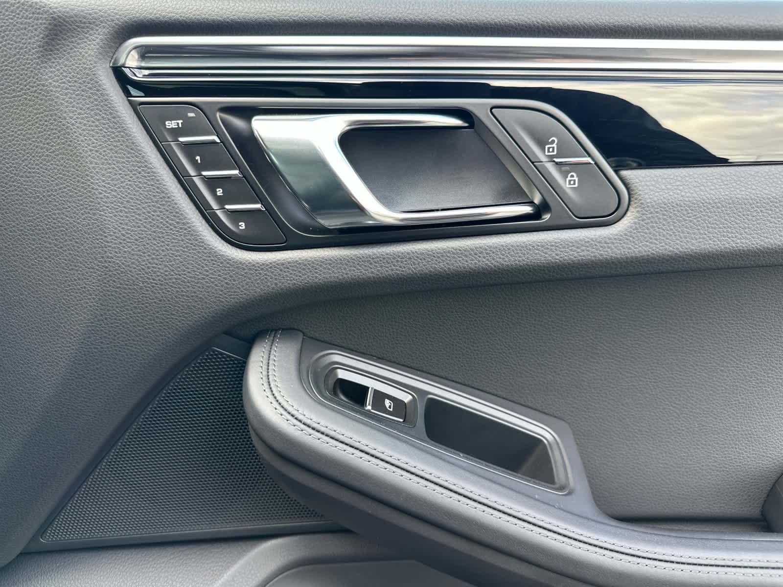 Thumbnail: 2025 Porsche Macan - 19