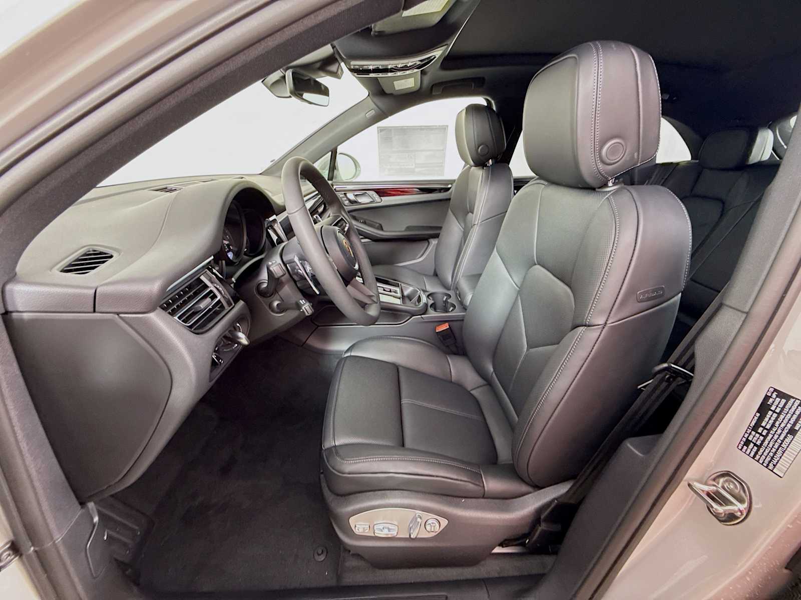 Thumbnail: 2026 Porsche Macan - 5