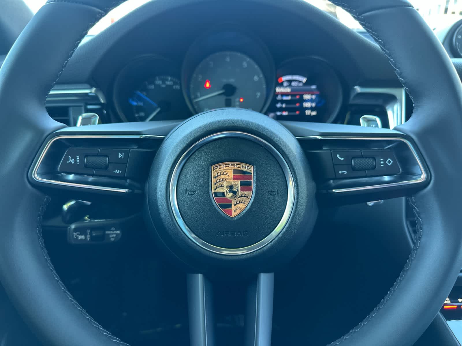 Thumbnail: 2026 Porsche Macan - 26