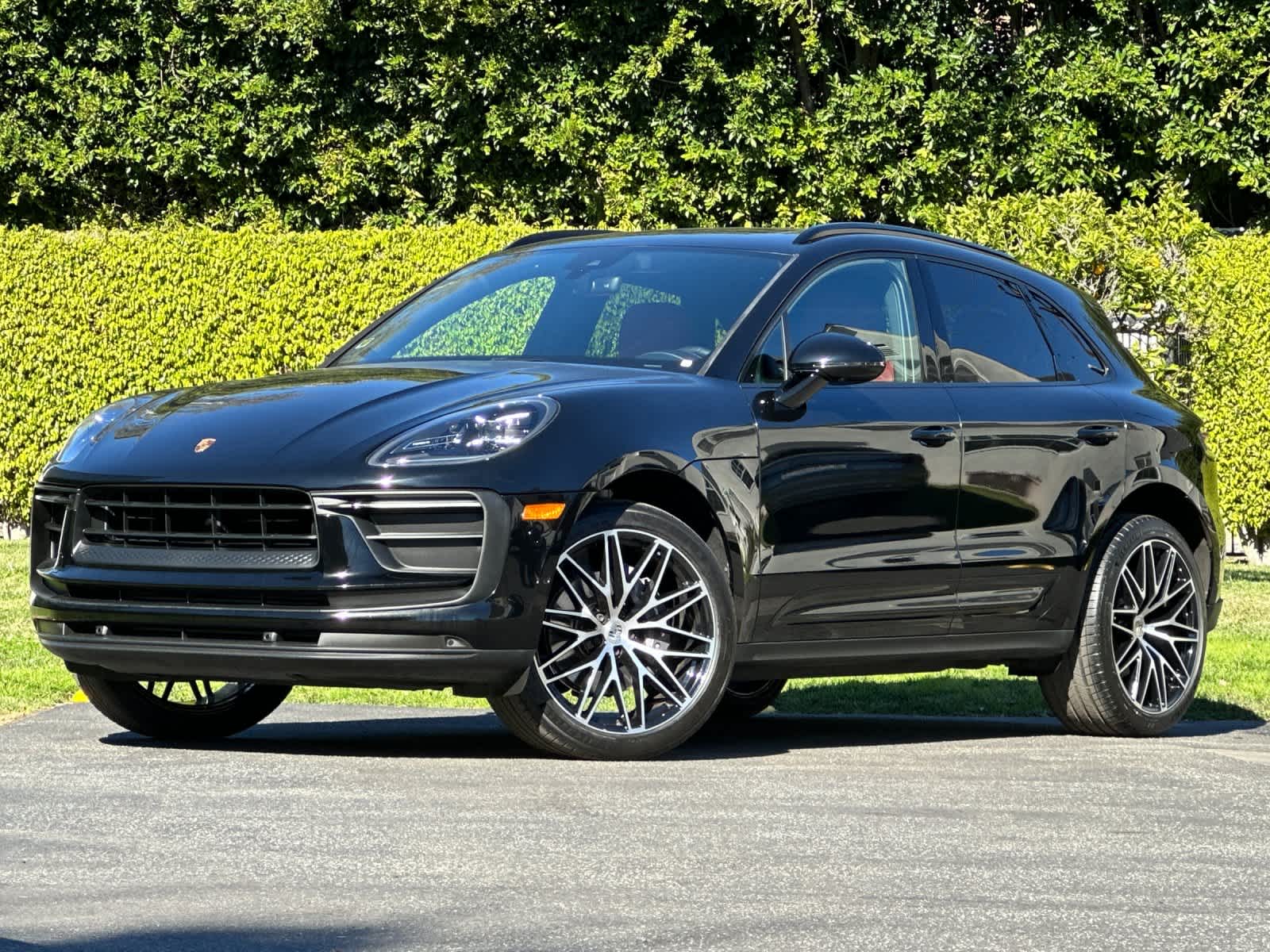 Thumbnail: 2022 Porsche Macan - 1