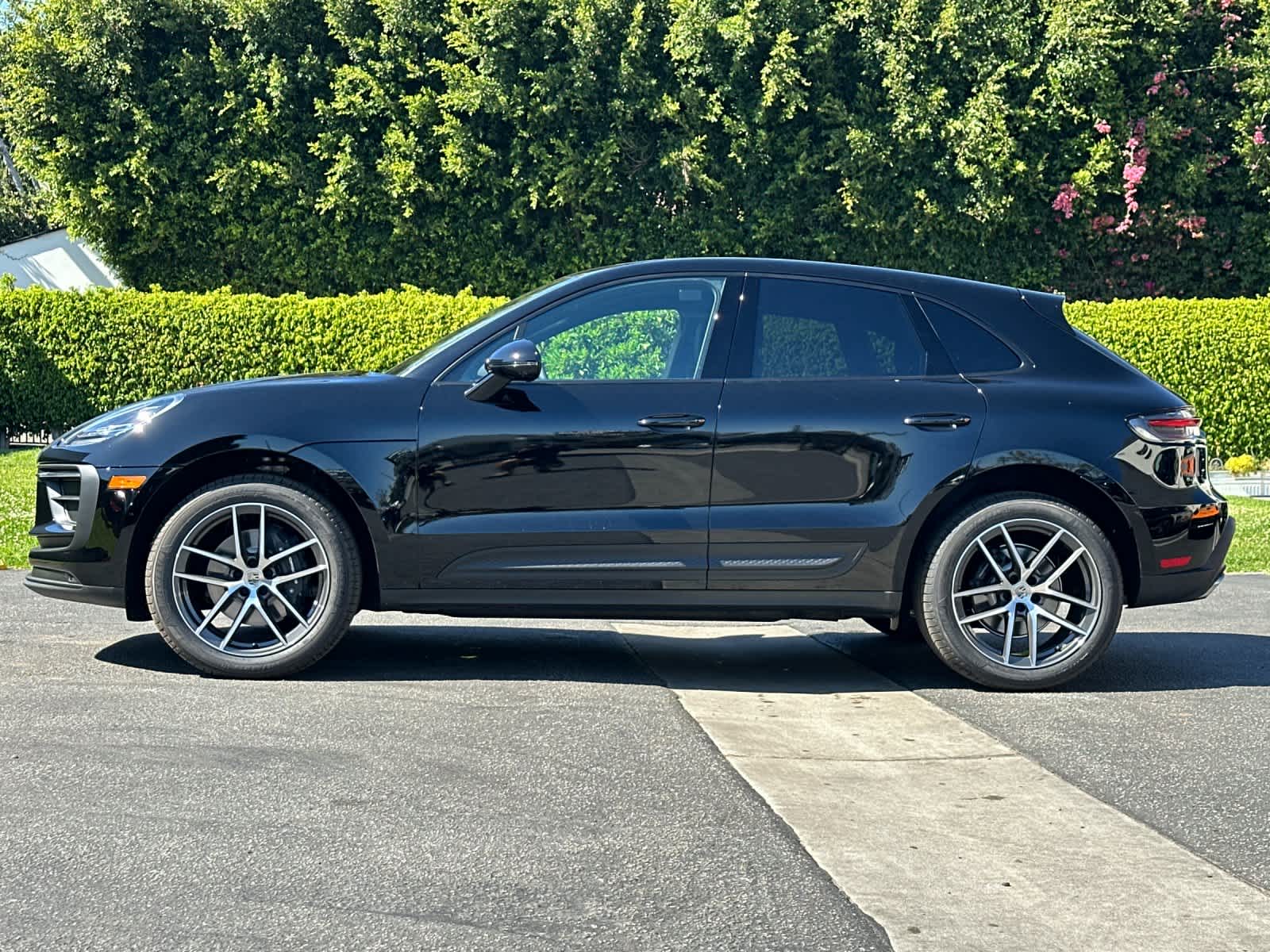 Thumbnail: 2026 Porsche Macan - 2