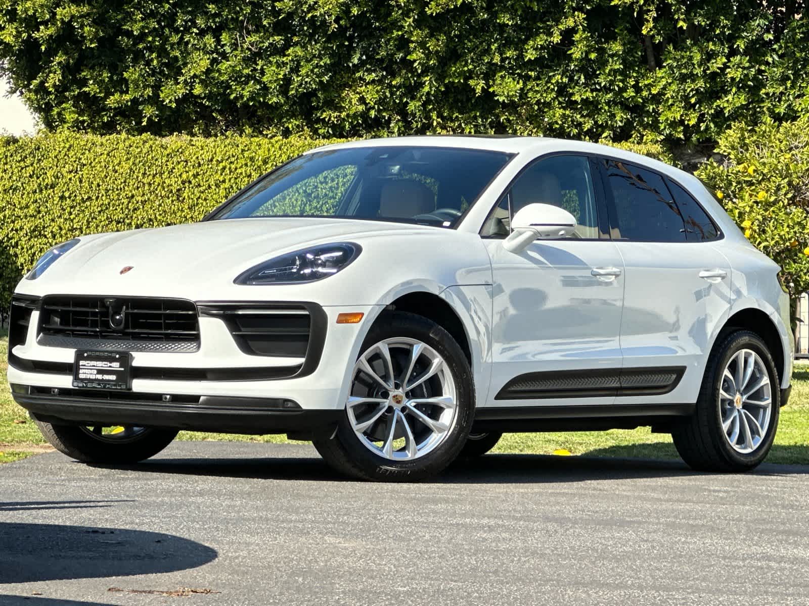 Thumbnail: 2025 Porsche Macan - 1