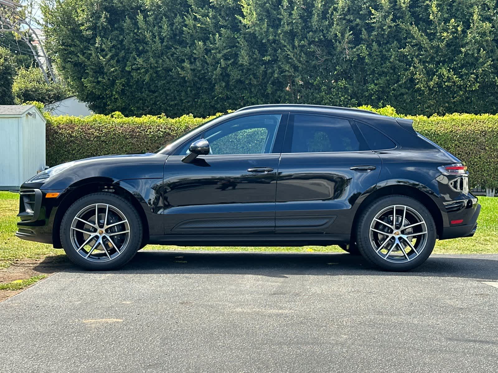 Thumbnail: 2026 Porsche Macan - 2