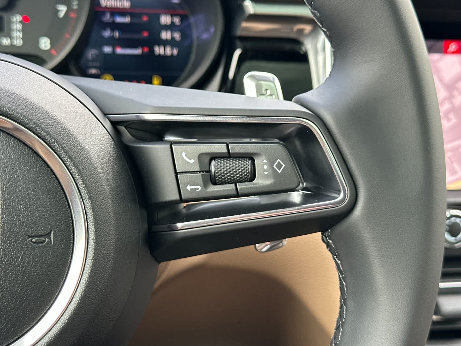 Thumbnail: 2026 Porsche Macan - 27