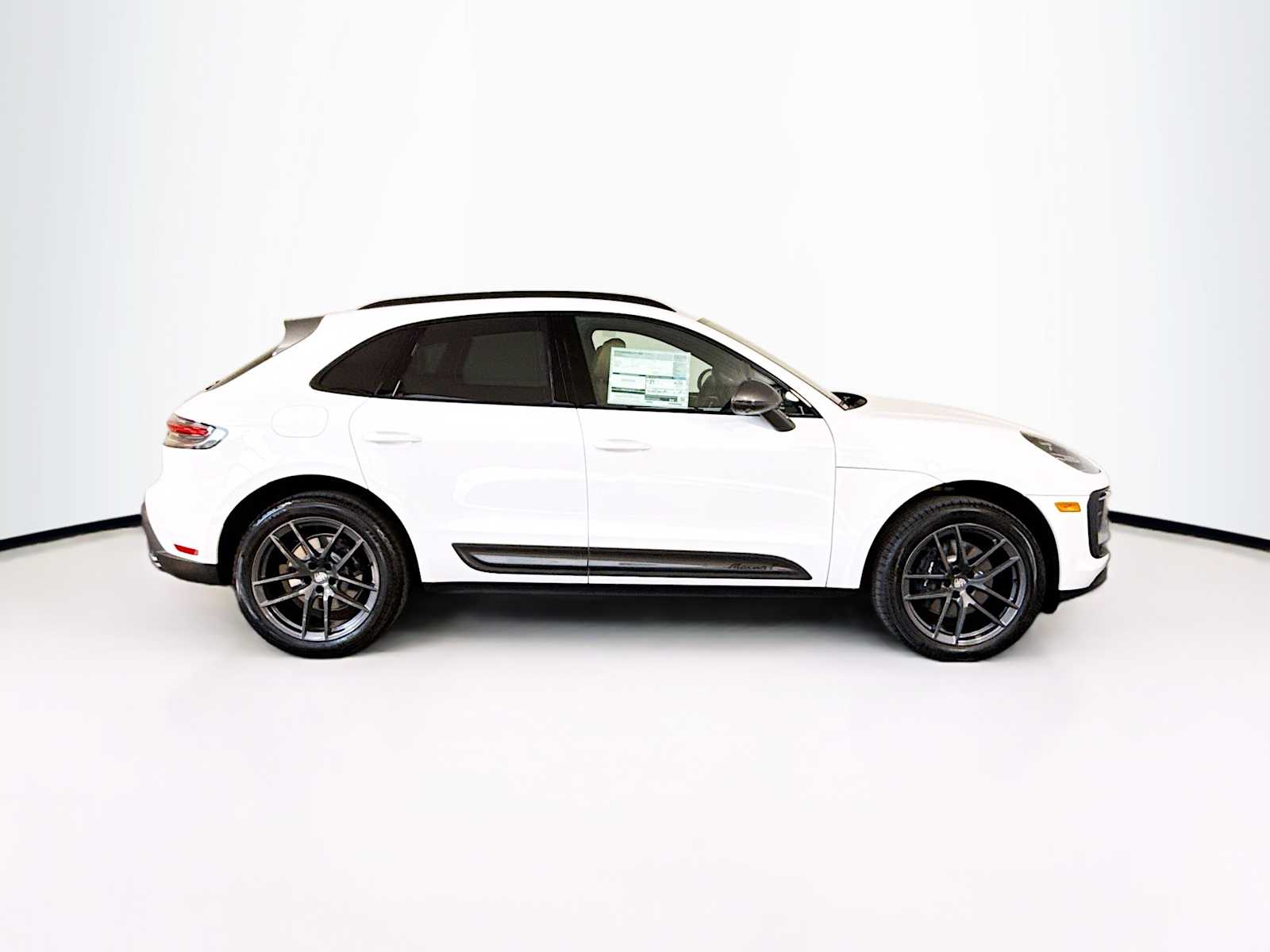 Thumbnail: 2026 Porsche Macan - 8