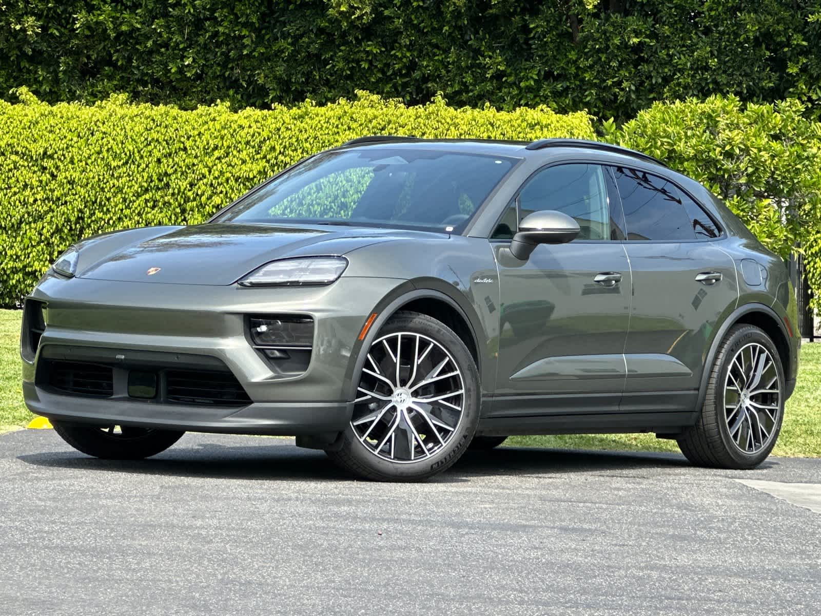 Thumbnail: 2026 Porsche Macan - 1