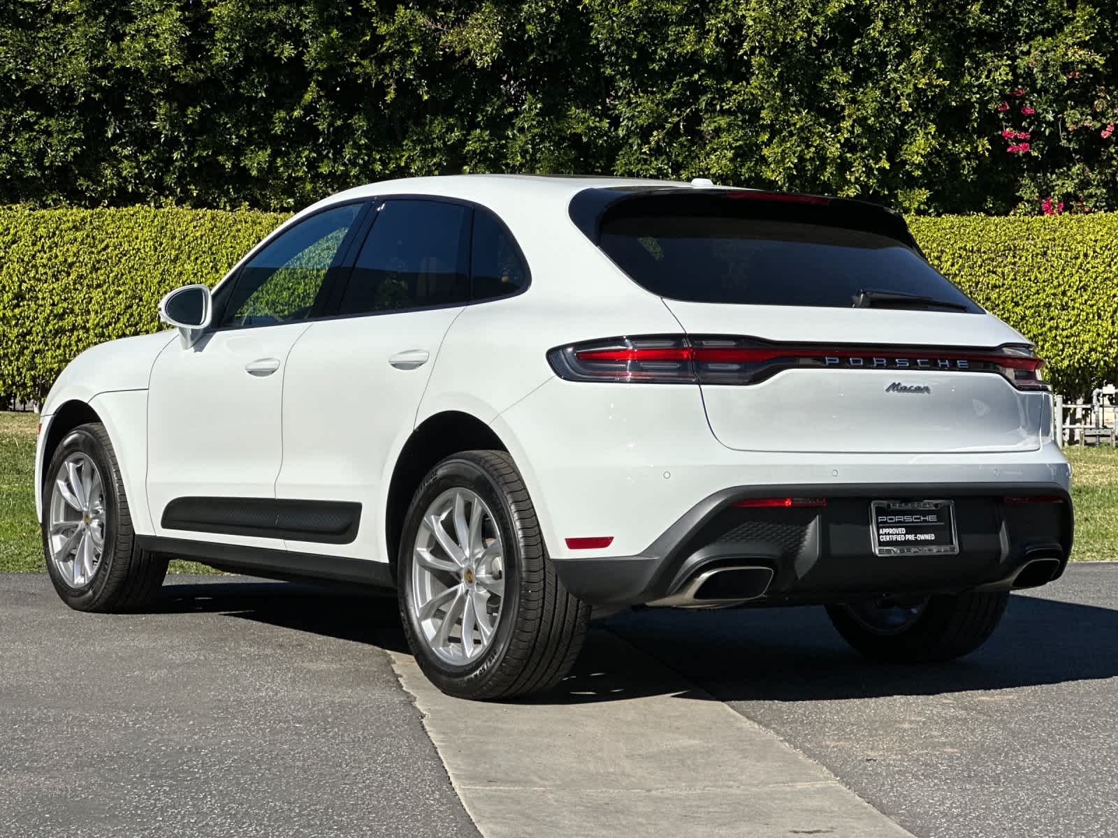 Thumbnail: 2025 Porsche Macan - 3