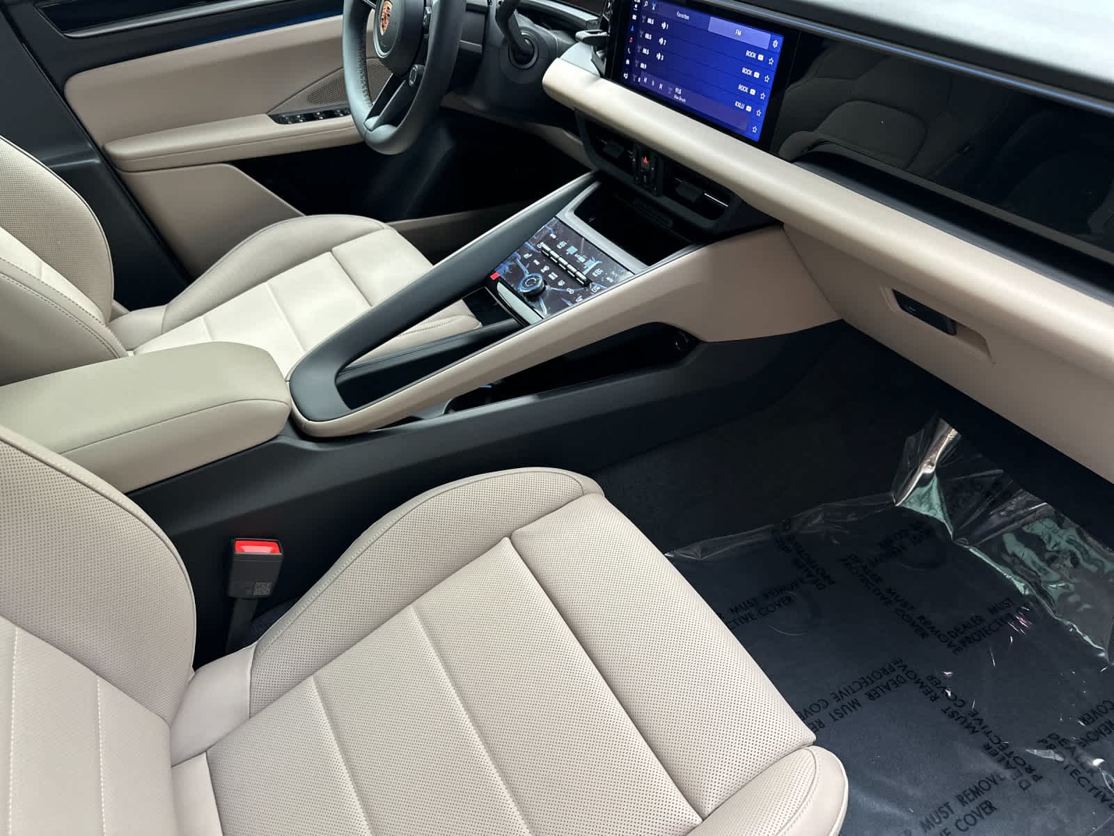 Thumbnail: 2026 Porsche Macan - 17