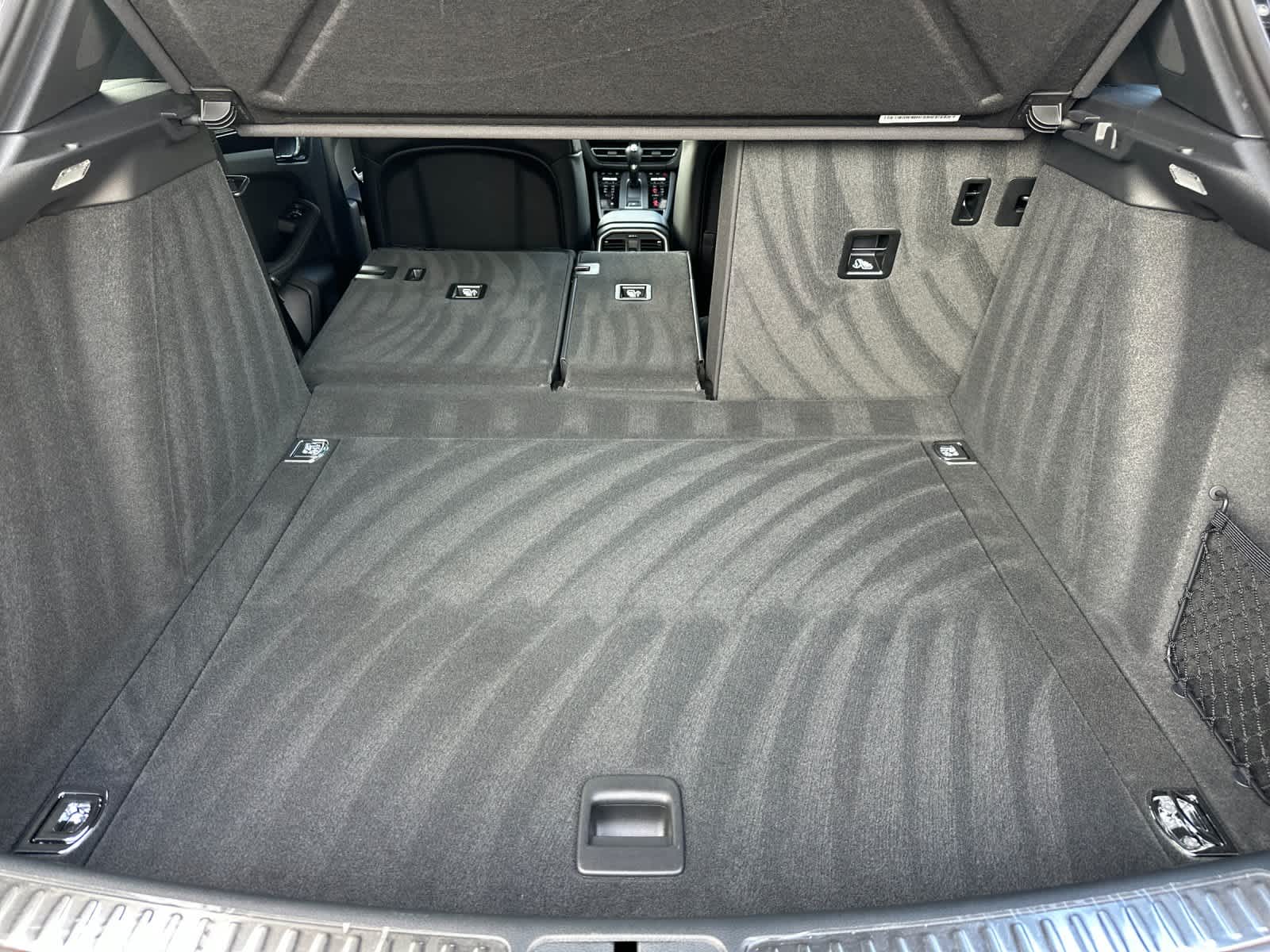 Thumbnail: 2025 Porsche Macan - 16