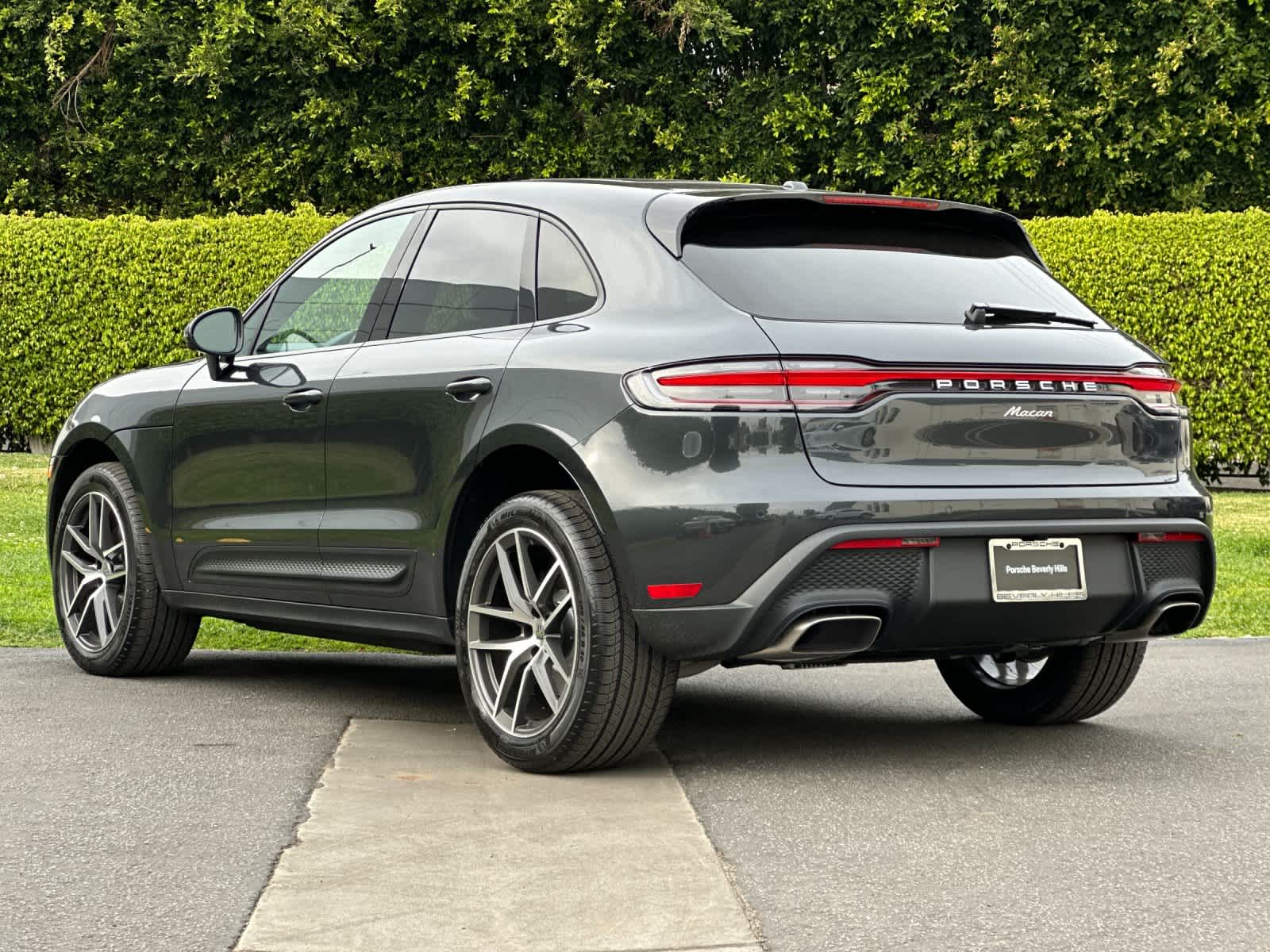 Thumbnail: 2026 Porsche Macan - 3
