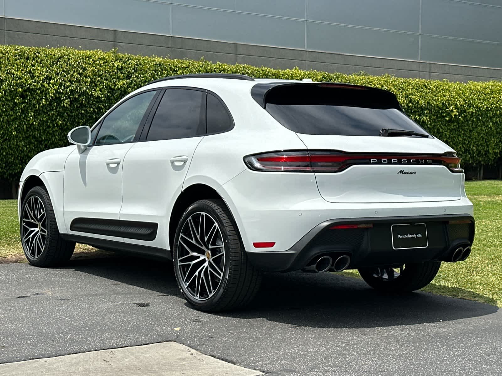 Thumbnail: 2026 Porsche Macan - 3