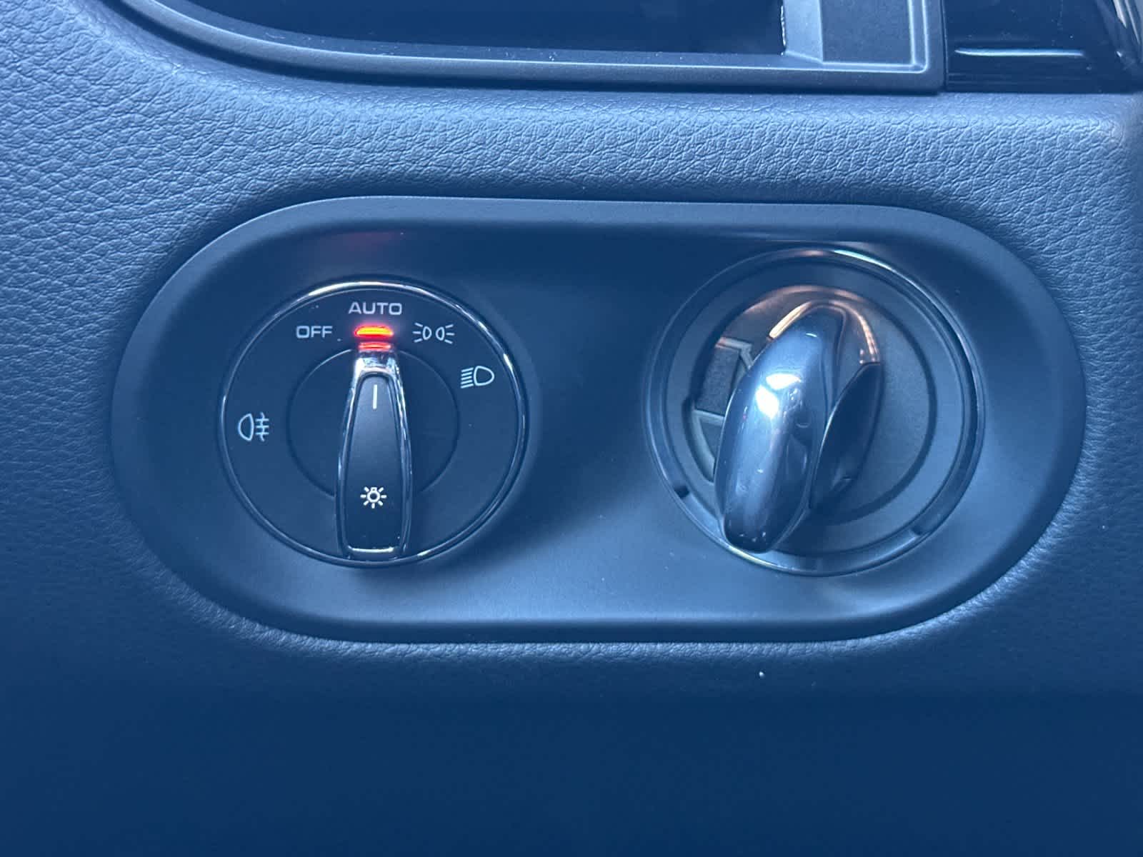 Thumbnail: 2026 Porsche Macan - 30