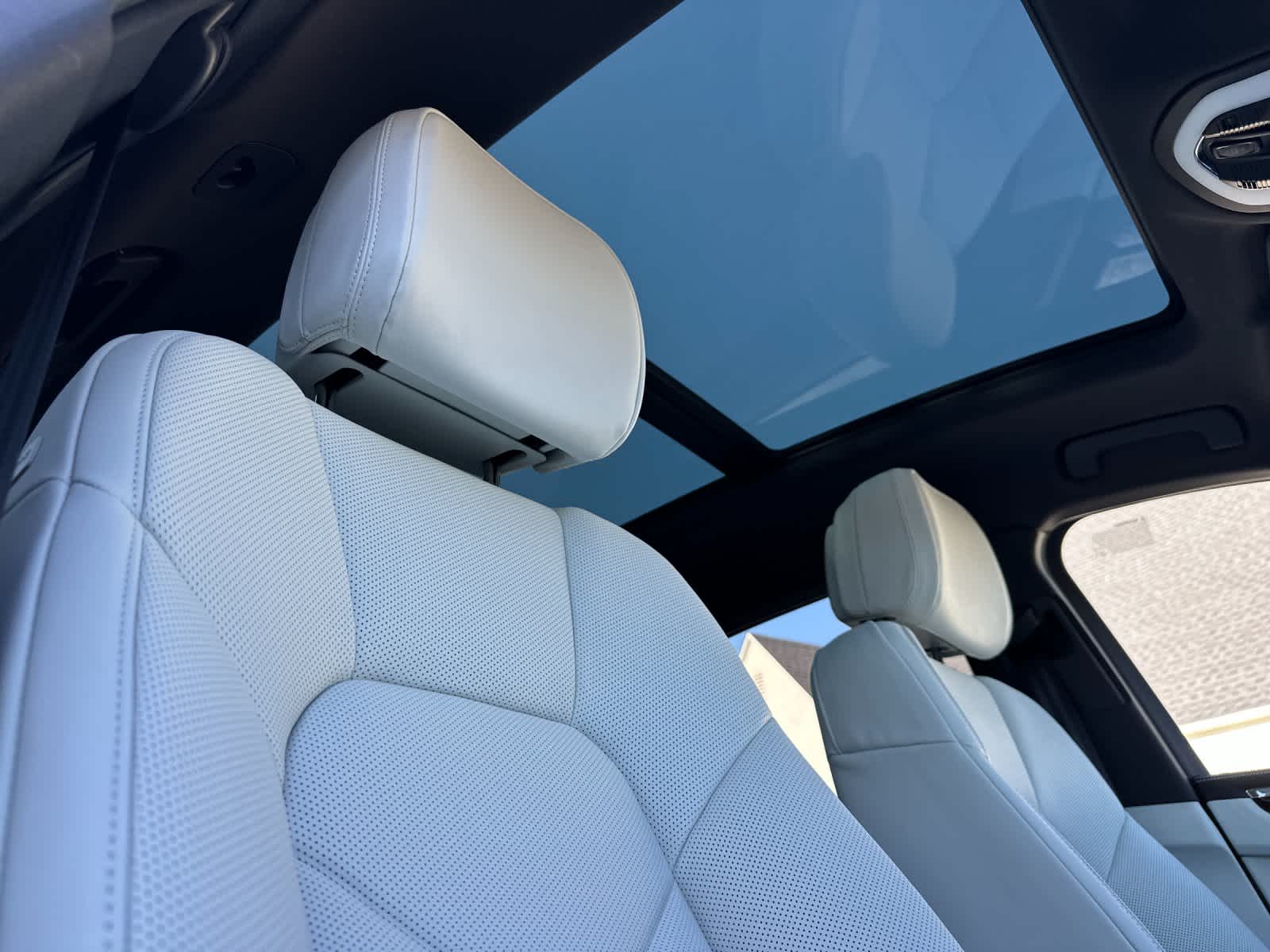 Thumbnail: 2026 Porsche Macan - 18