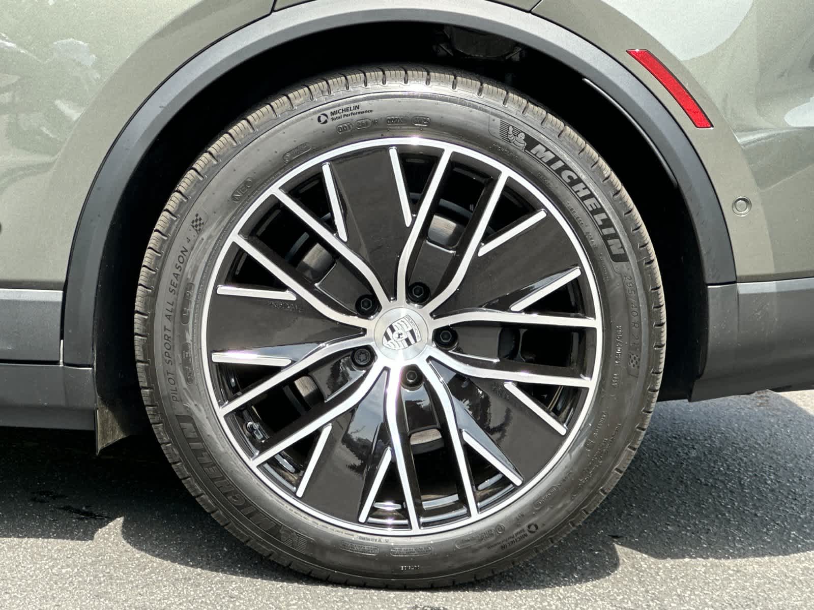 Thumbnail: 2026 Porsche Macan - 32