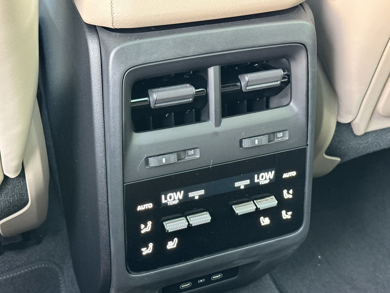 Thumbnail: 2025 Porsche Macan - 14