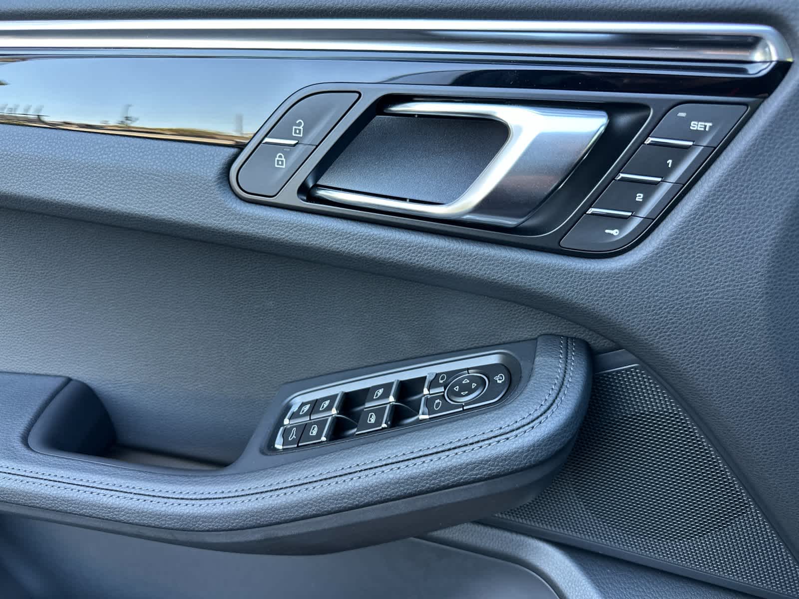 Thumbnail: 2026 Porsche Macan - 12