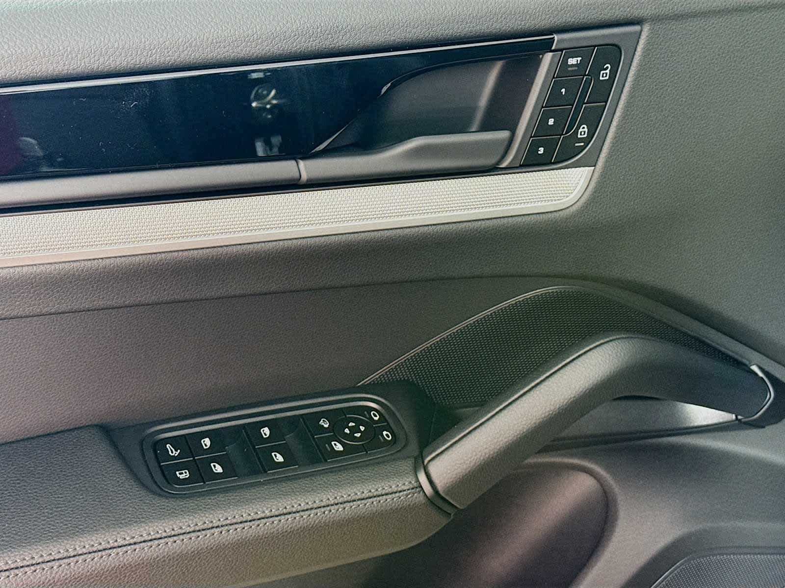 Thumbnail: 2026 Porsche Cayenne - 14