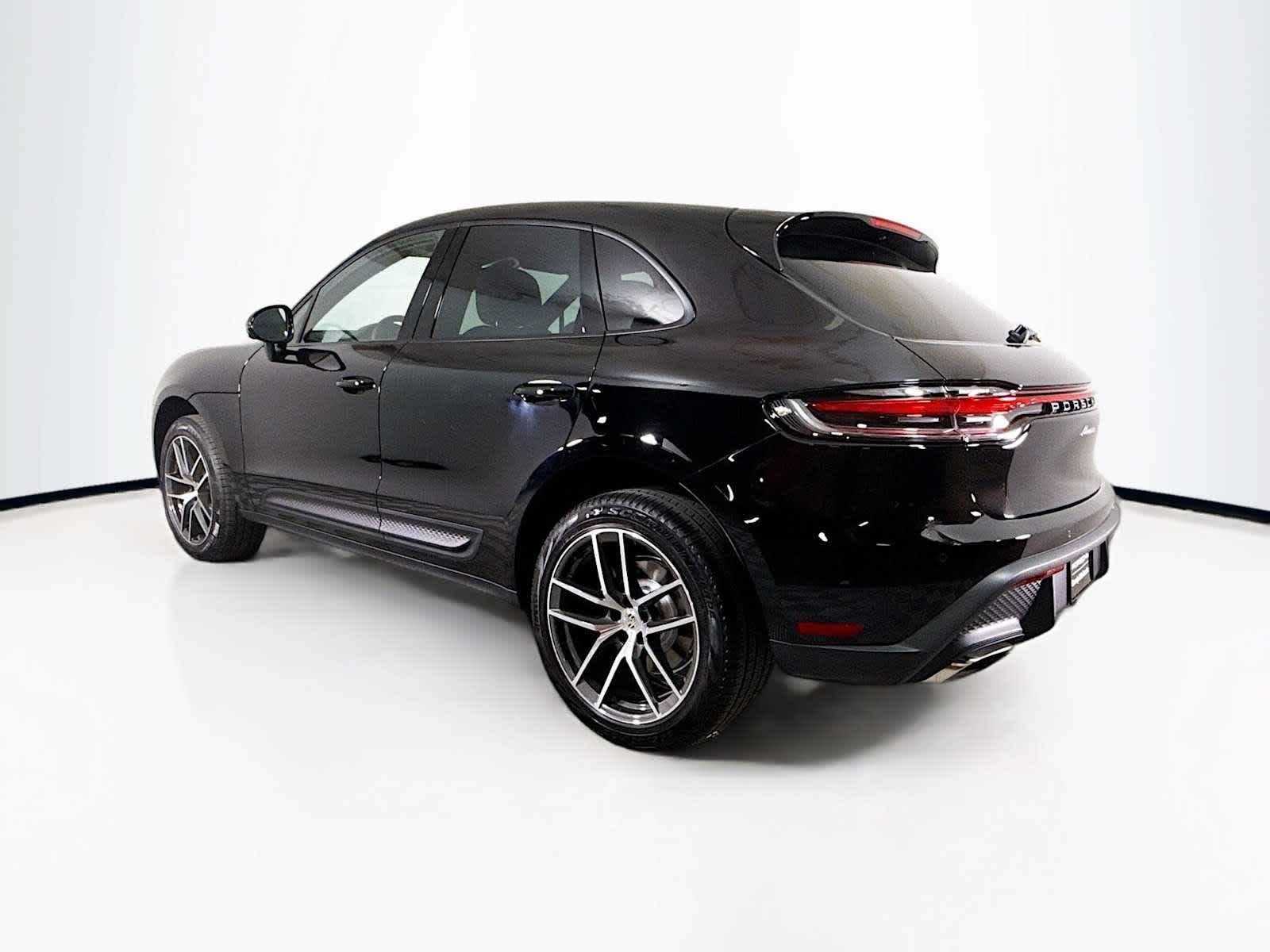 Thumbnail: 2025 Porsche Macan - 3