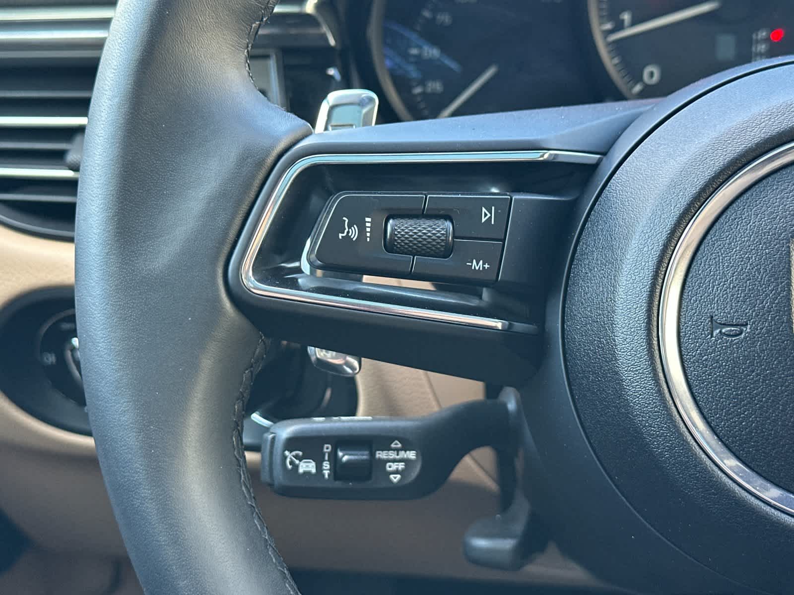 Thumbnail: 2025 Porsche Macan - 26