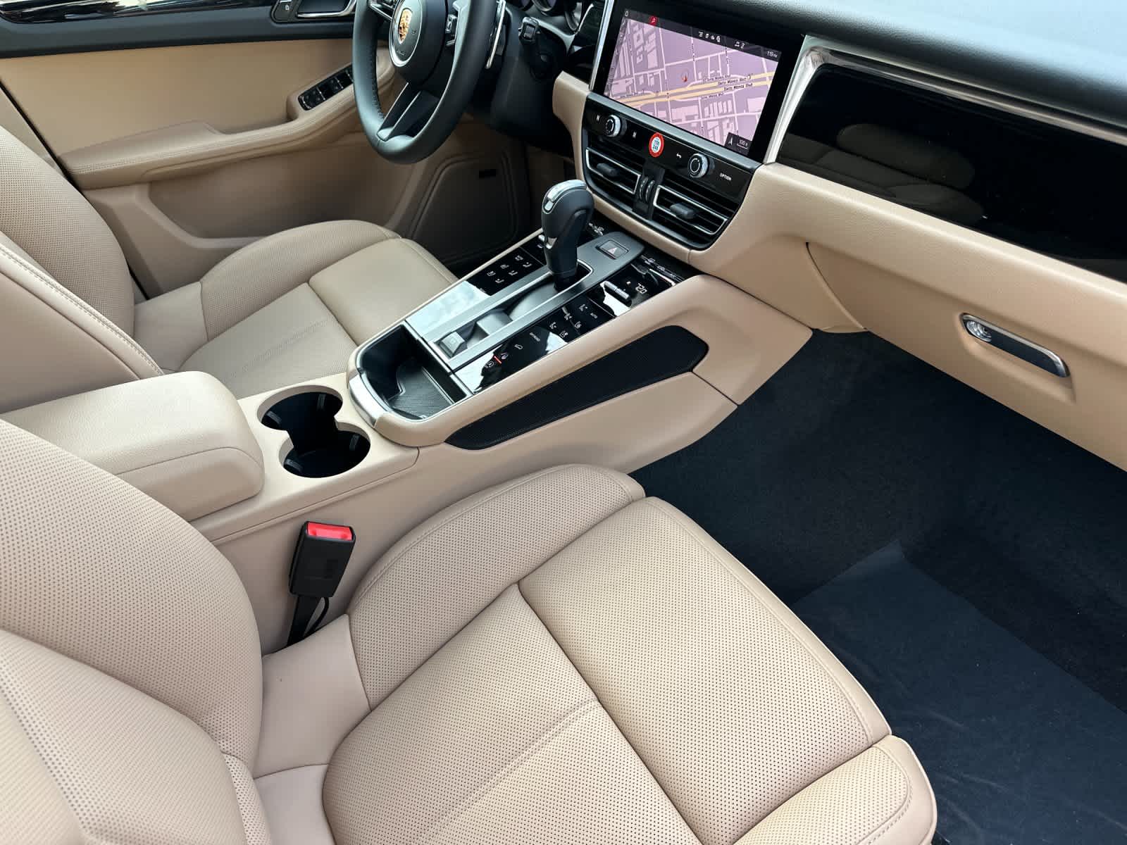 Thumbnail: 2026 Porsche Macan - 17