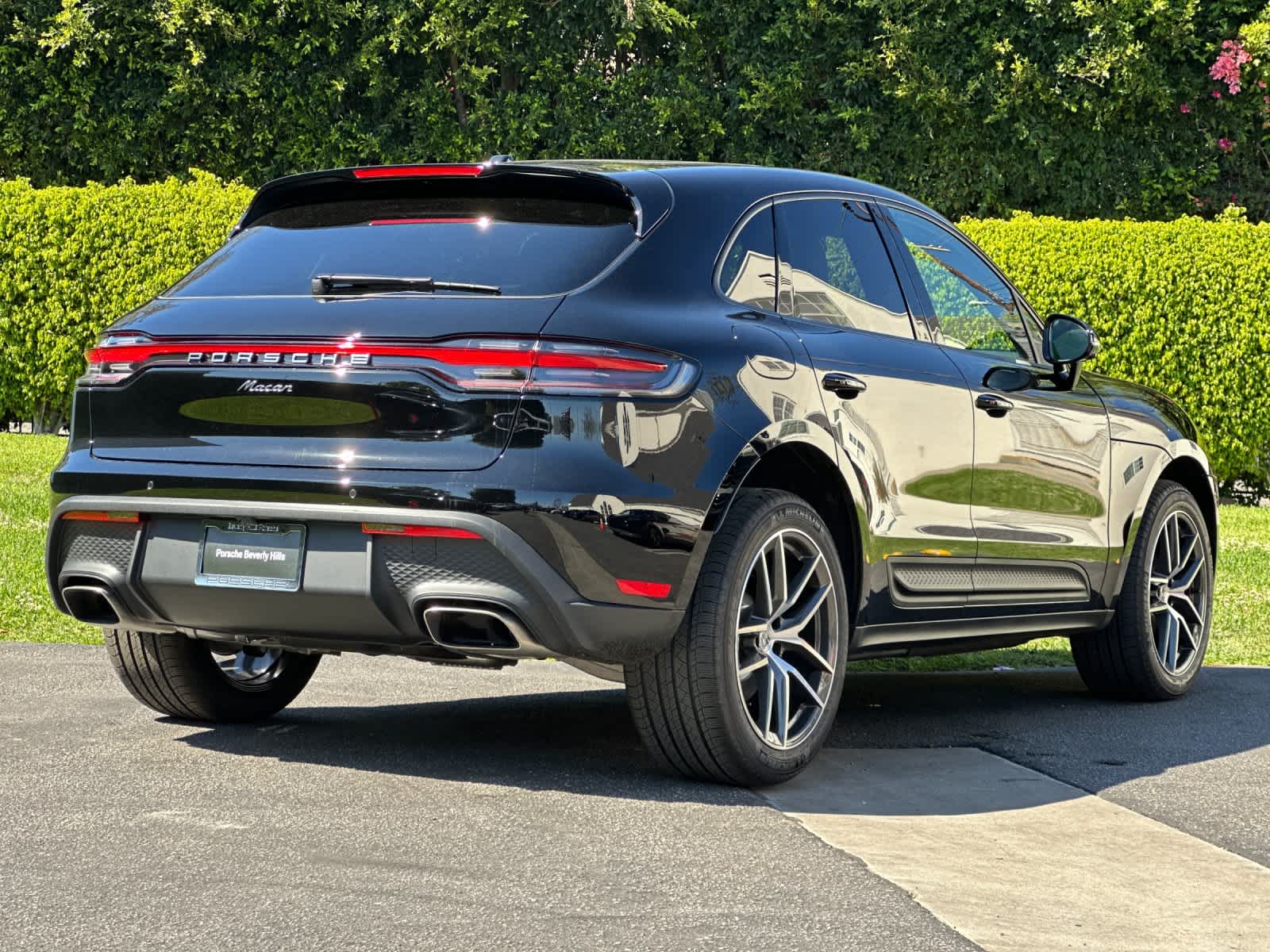 Thumbnail: 2026 Porsche Macan - 8