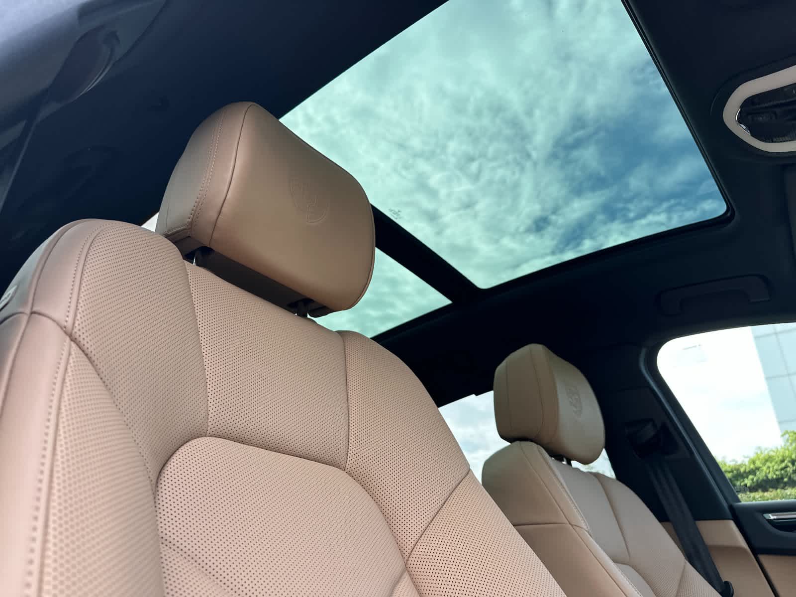 Thumbnail: 2026 Porsche Macan - 18