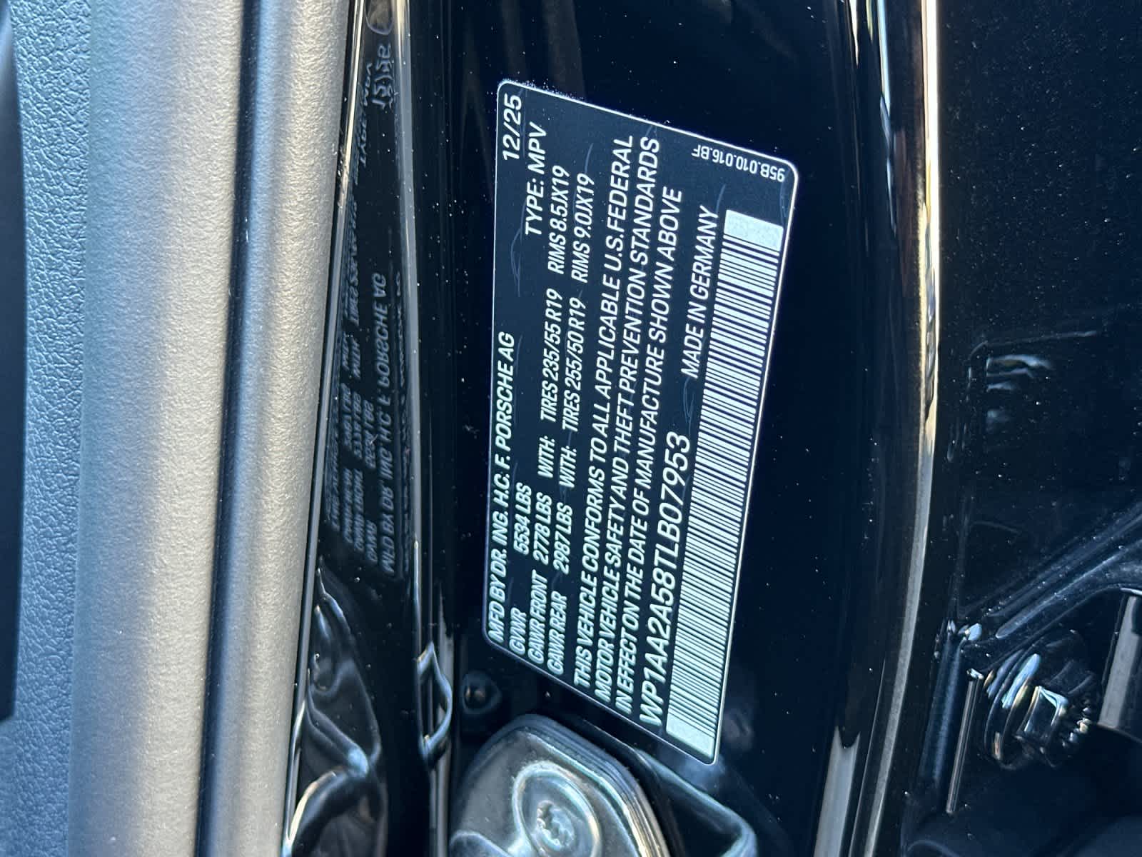 Thumbnail: 2026 Porsche Macan - 32