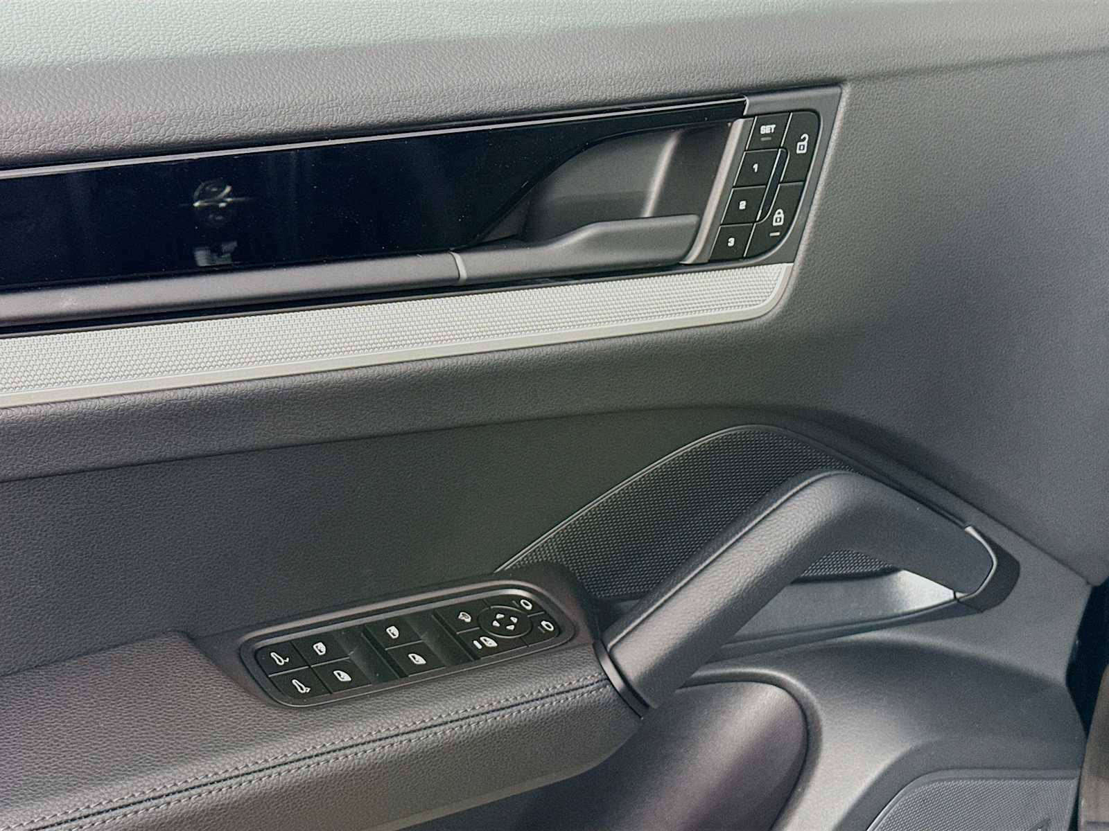 Thumbnail: 2025 Porsche Cayenne - 14