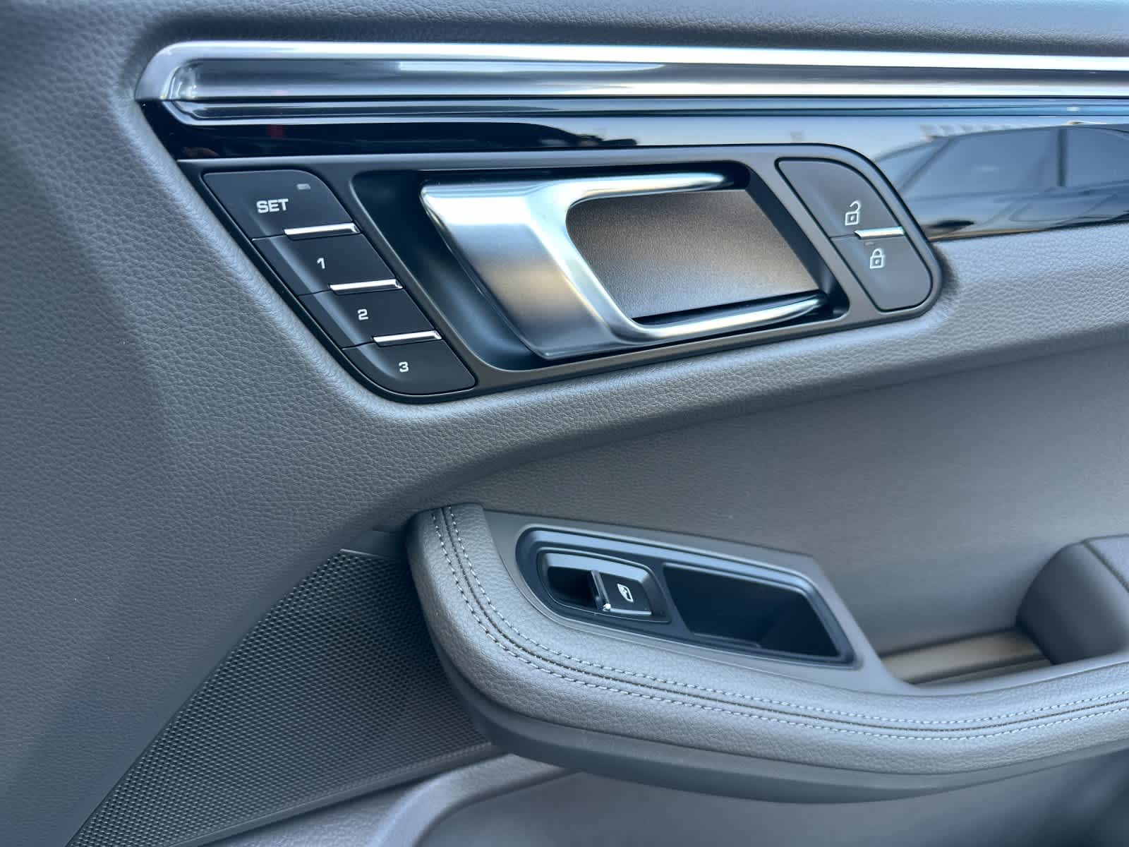 Thumbnail: 2026 Porsche Macan - 19