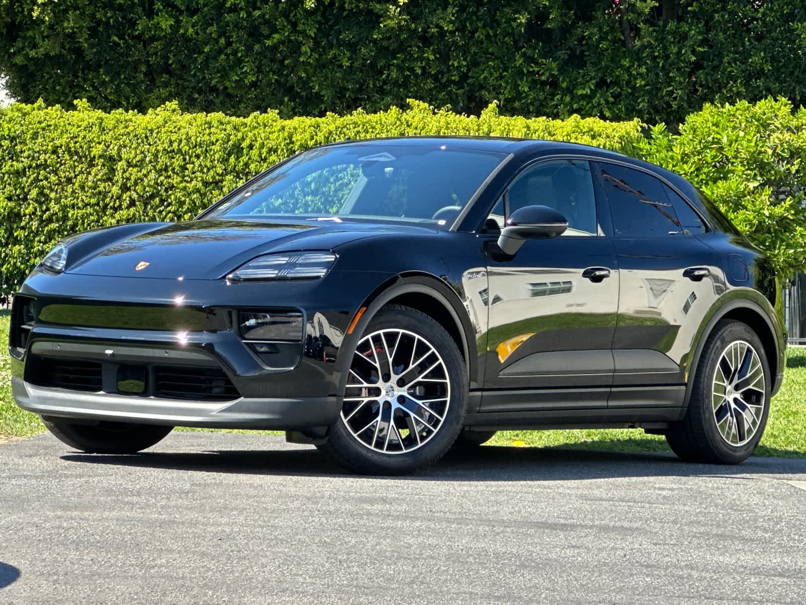 Thumbnail: 2026 Porsche Macan - 1