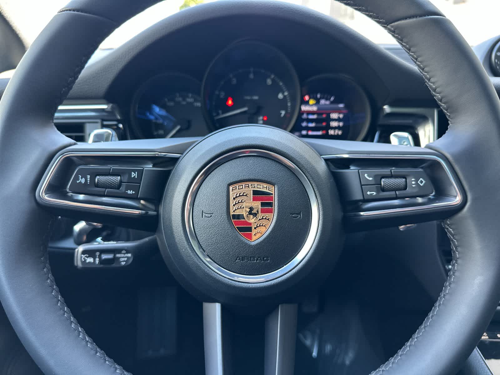 Thumbnail: 2026 Porsche Macan - 26