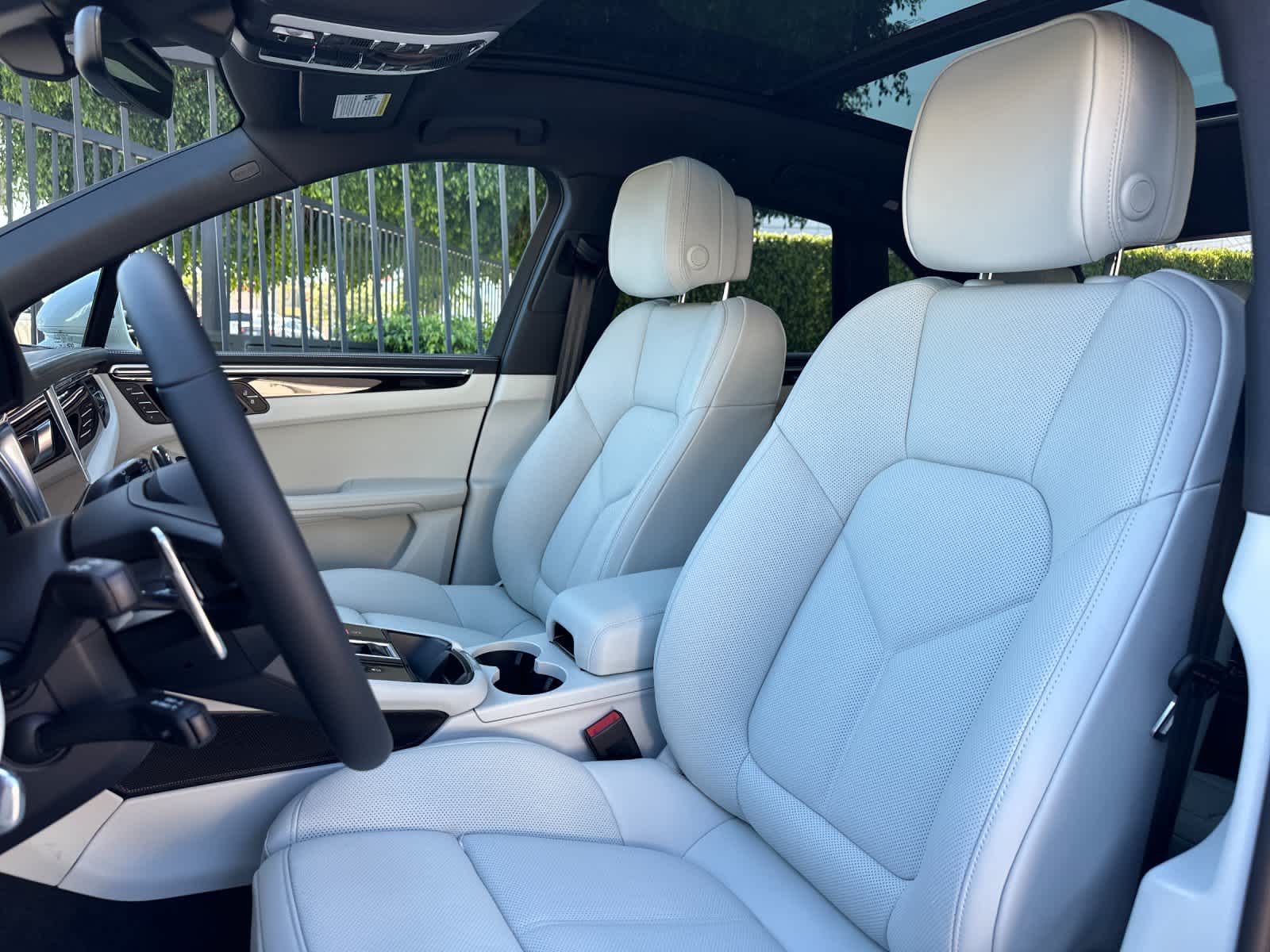 Thumbnail: 2026 Porsche Macan - 5