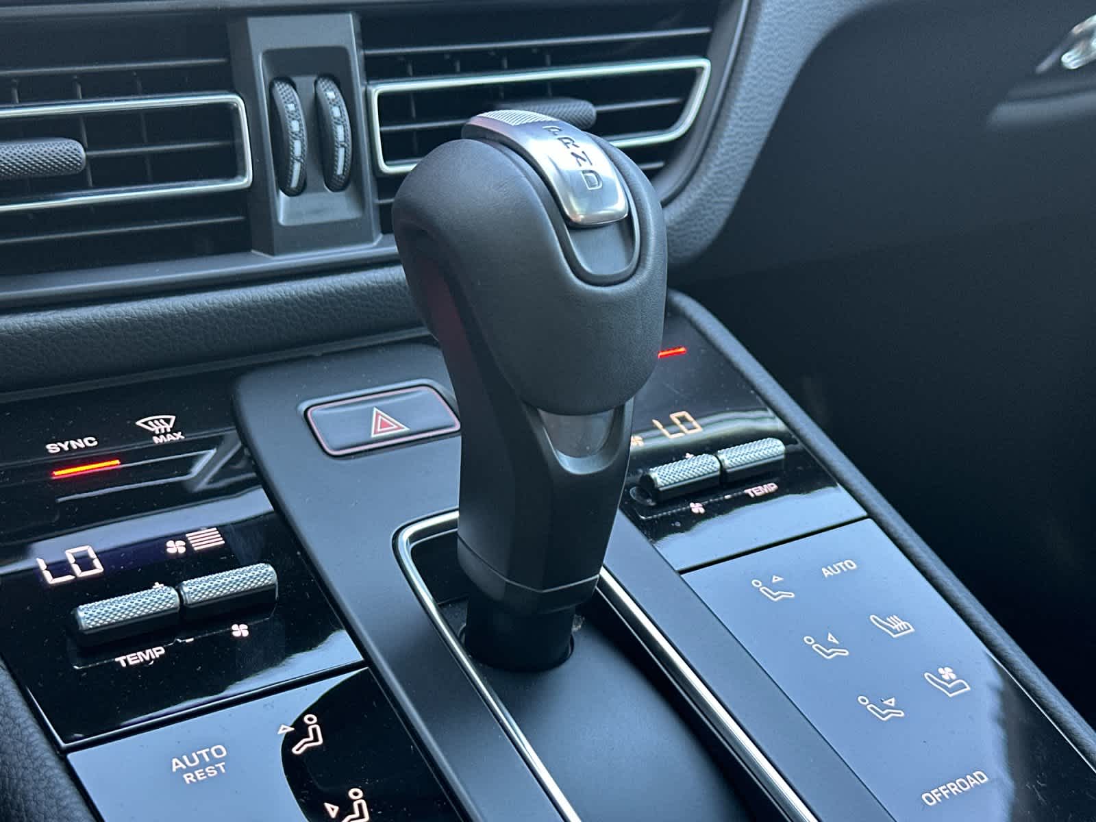 Thumbnail: 2025 Porsche Macan - 24