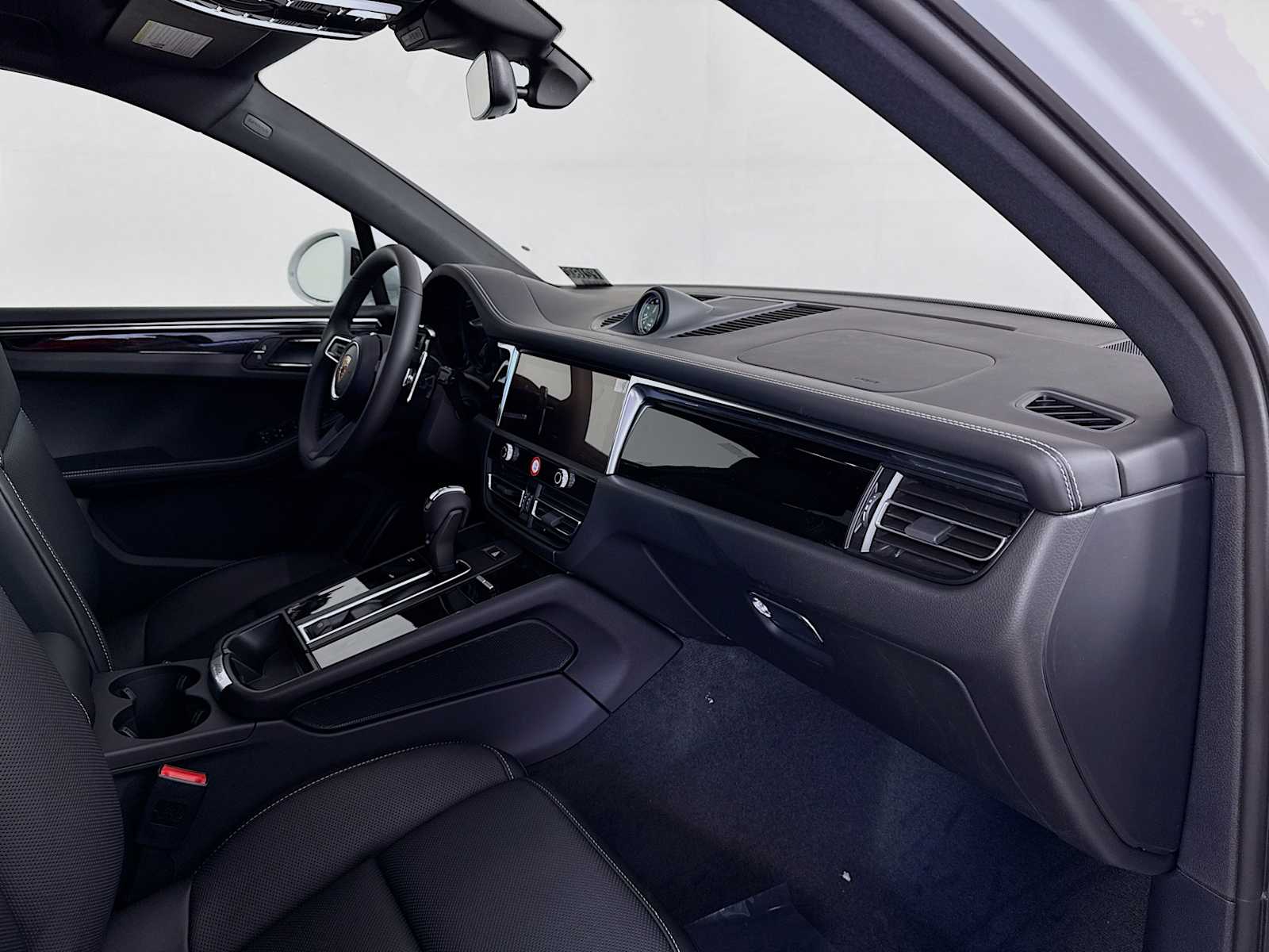 Thumbnail: 2026 Porsche Macan - 22