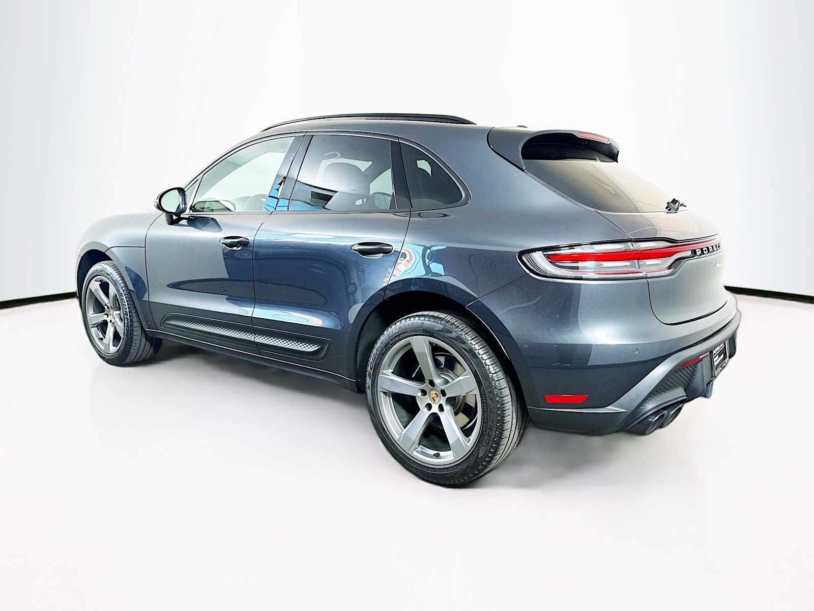 Thumbnail: 2022 Porsche Macan - 3