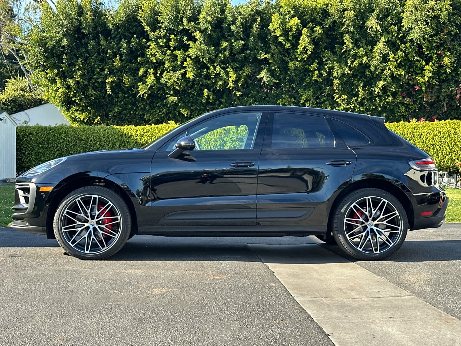 Thumbnail: 2026 Porsche Macan - 2