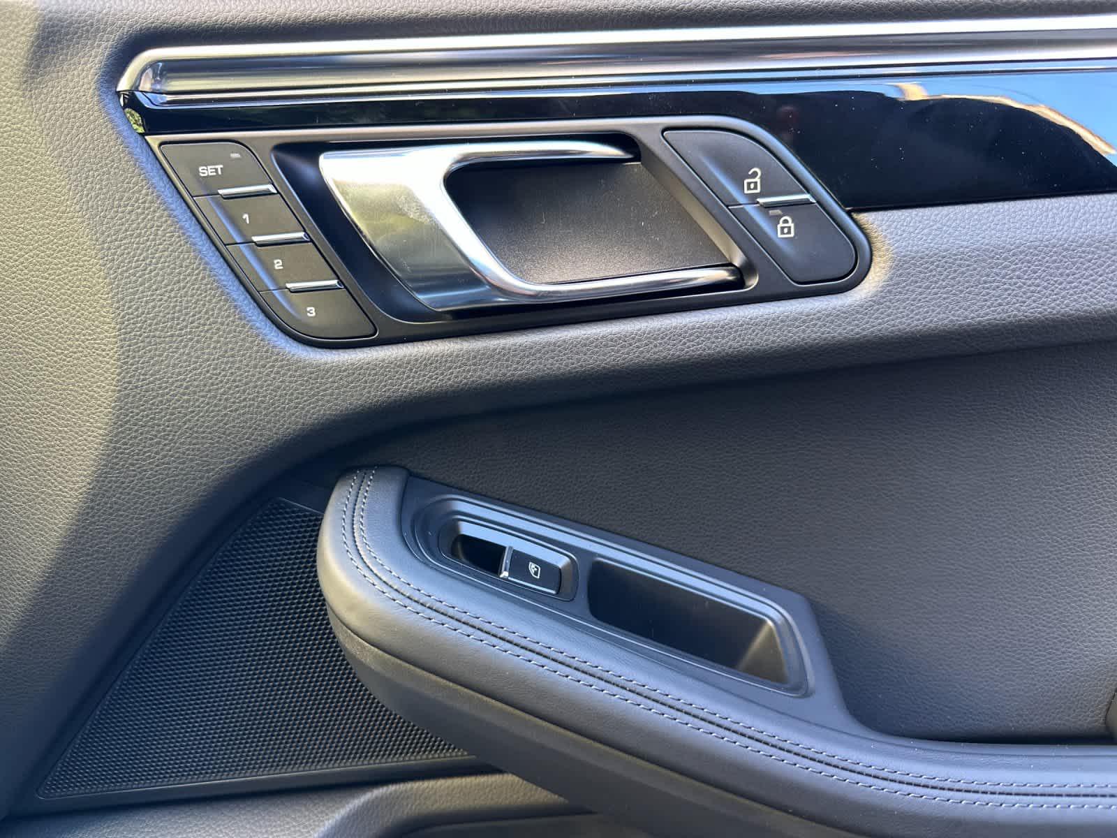 Thumbnail: 2026 Porsche Macan - 19