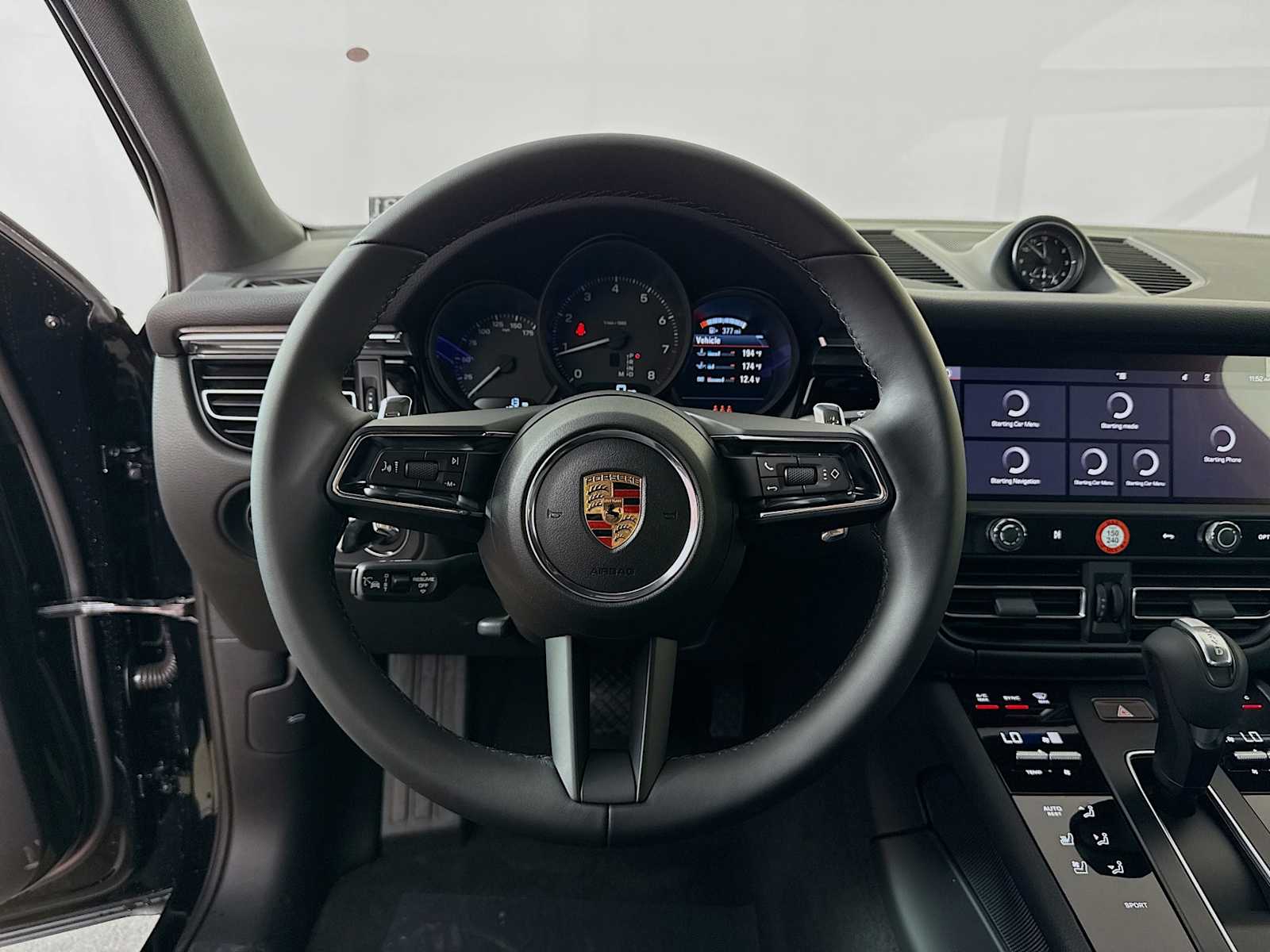 Thumbnail: 2026 Porsche Macan - 12