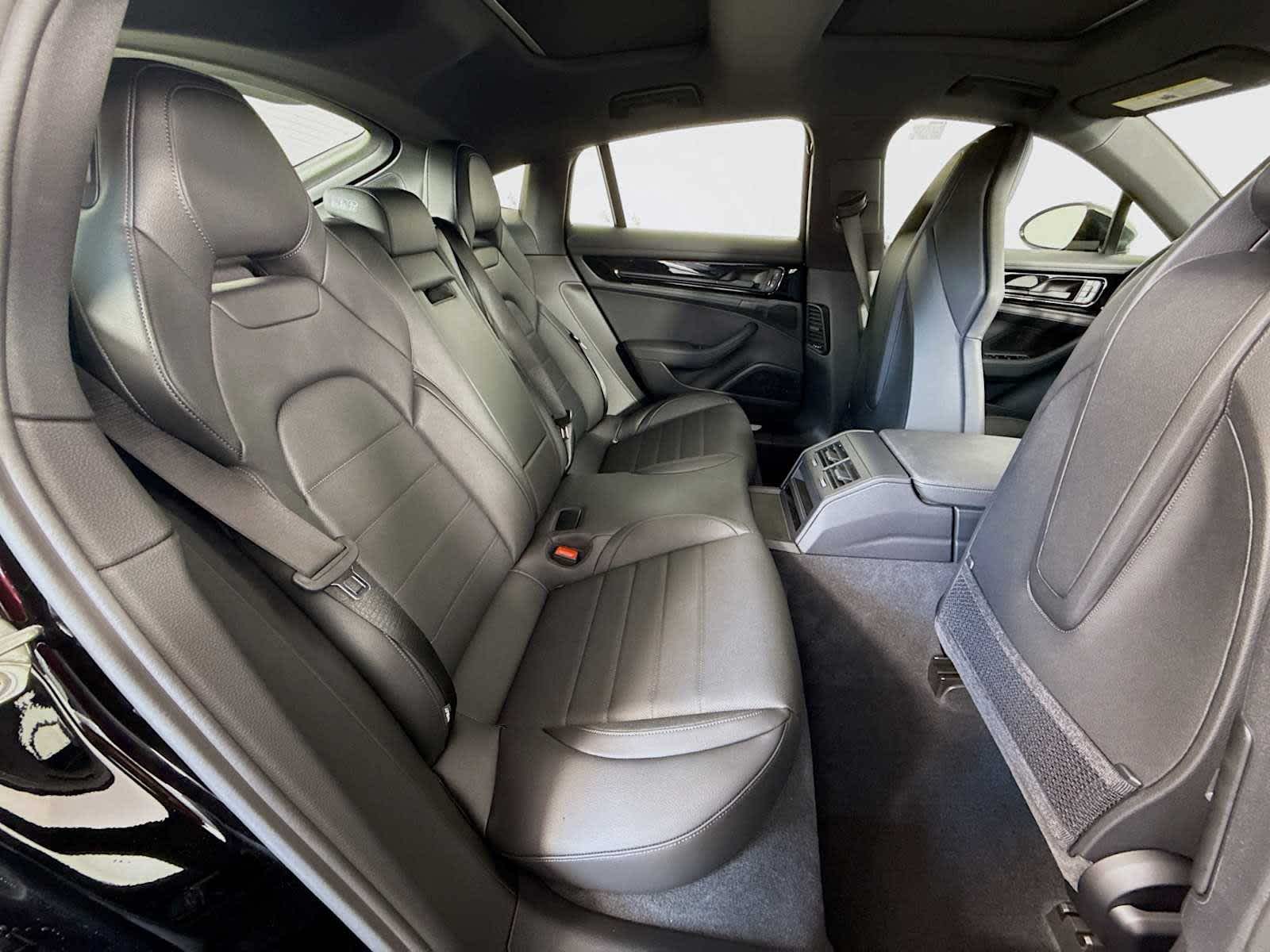 Thumbnail: 2025 Porsche Panamera - 20