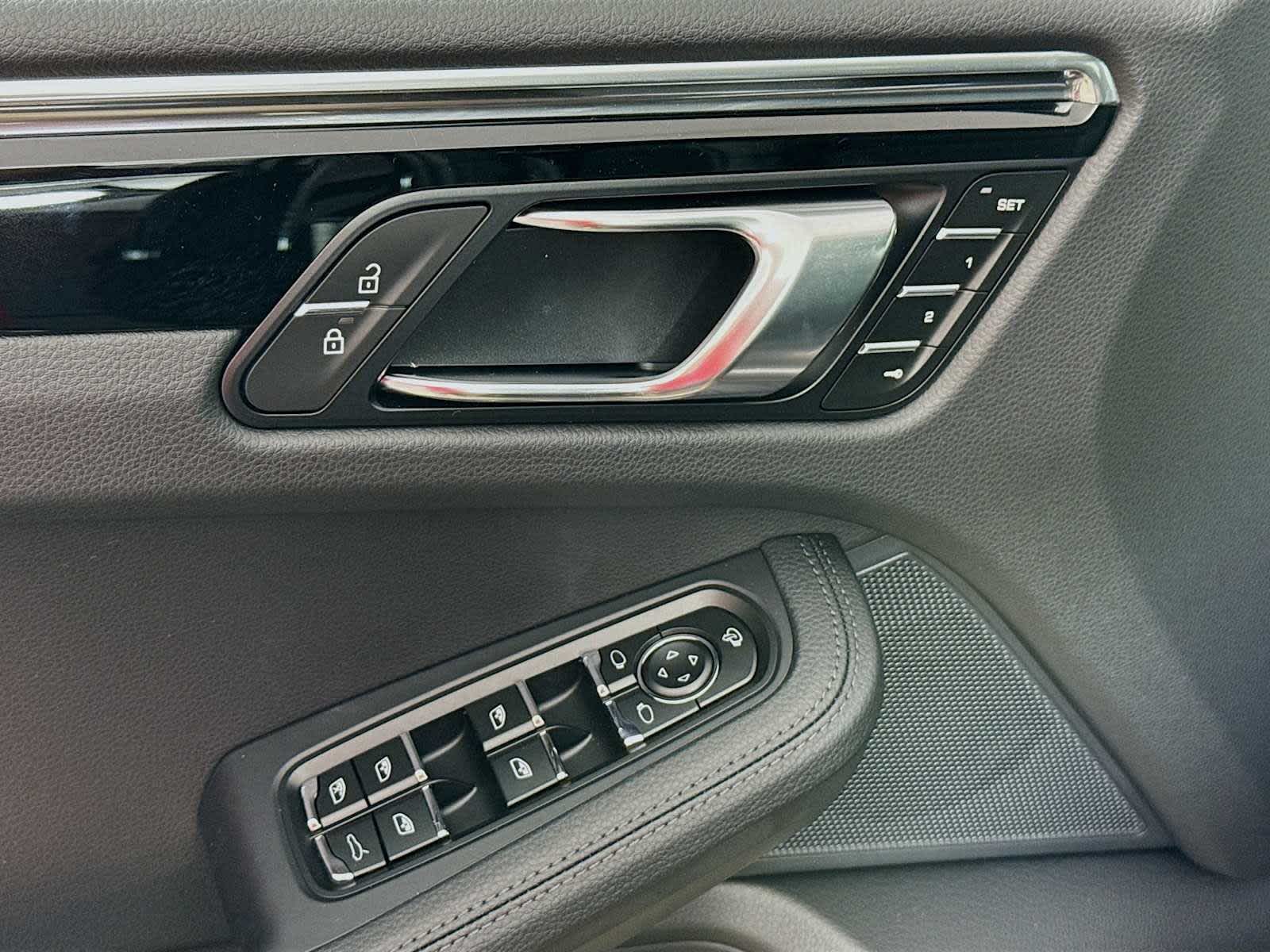 Thumbnail: 2025 Porsche Macan - 14