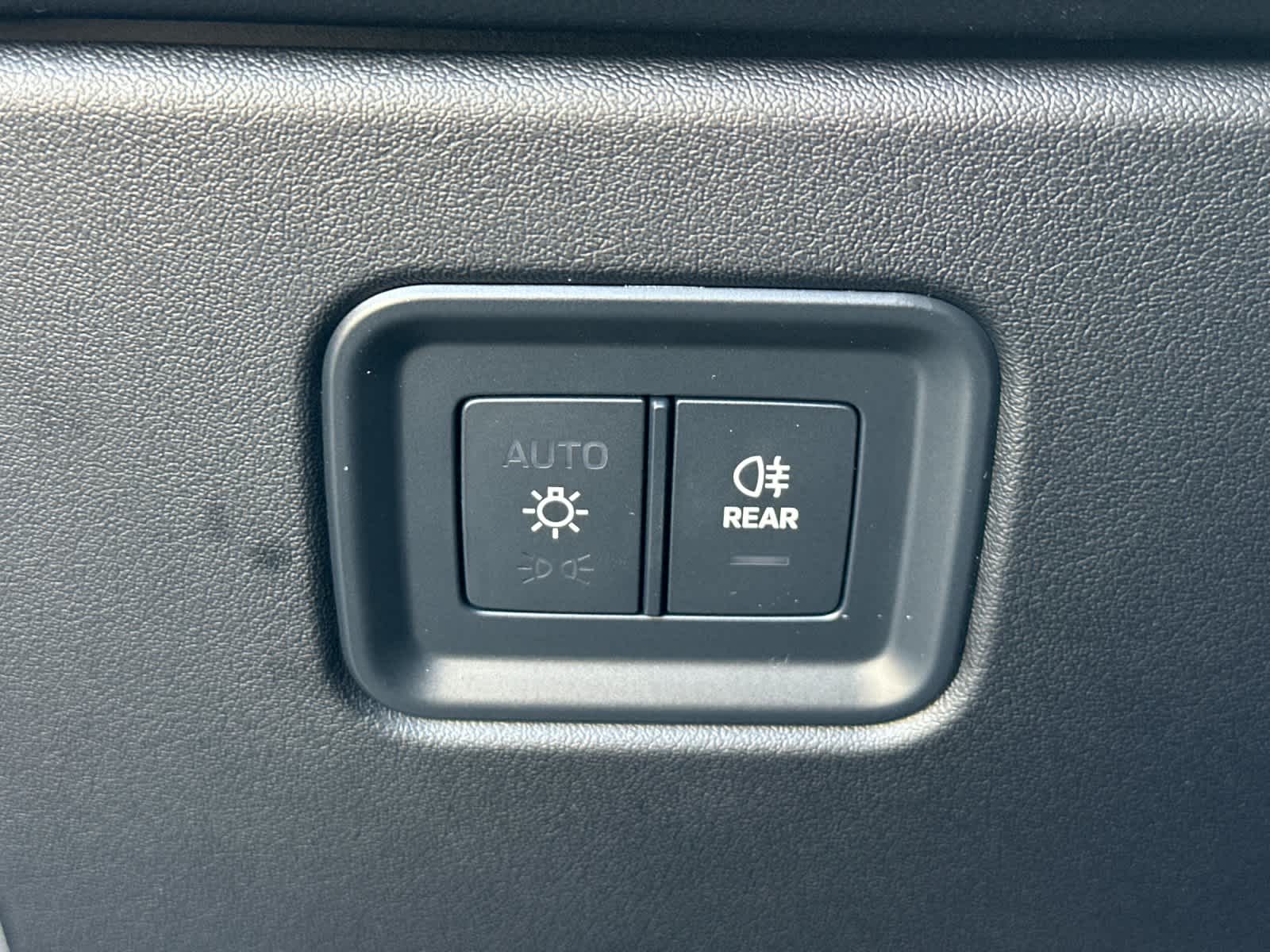 Thumbnail: 2025 Porsche Macan - 31