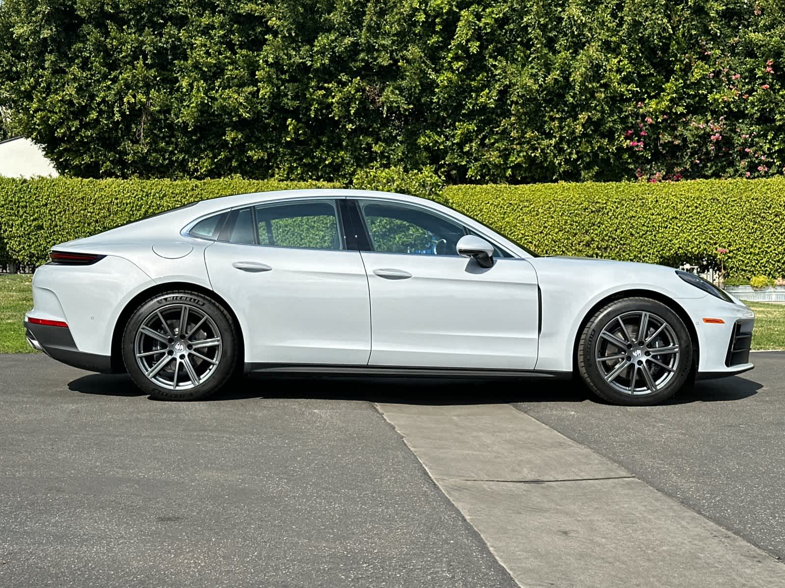 Thumbnail: 2026 Porsche Panamera - 9