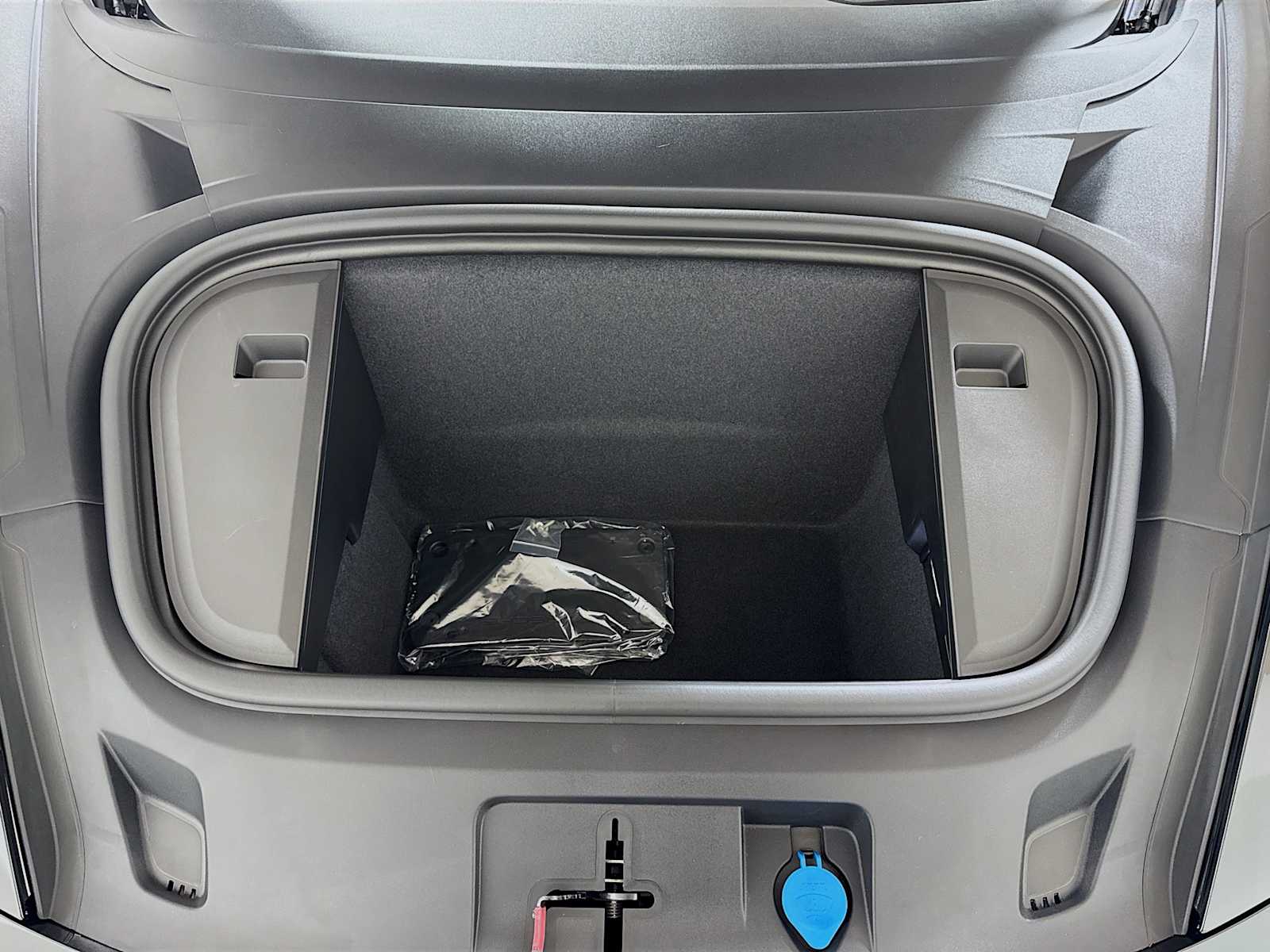 Thumbnail: 2025 Porsche Taycan - 23