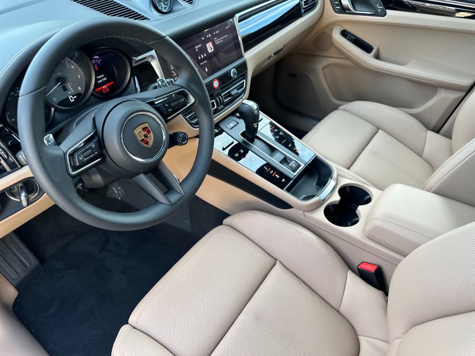 Thumbnail: 2026 Porsche Macan - 4